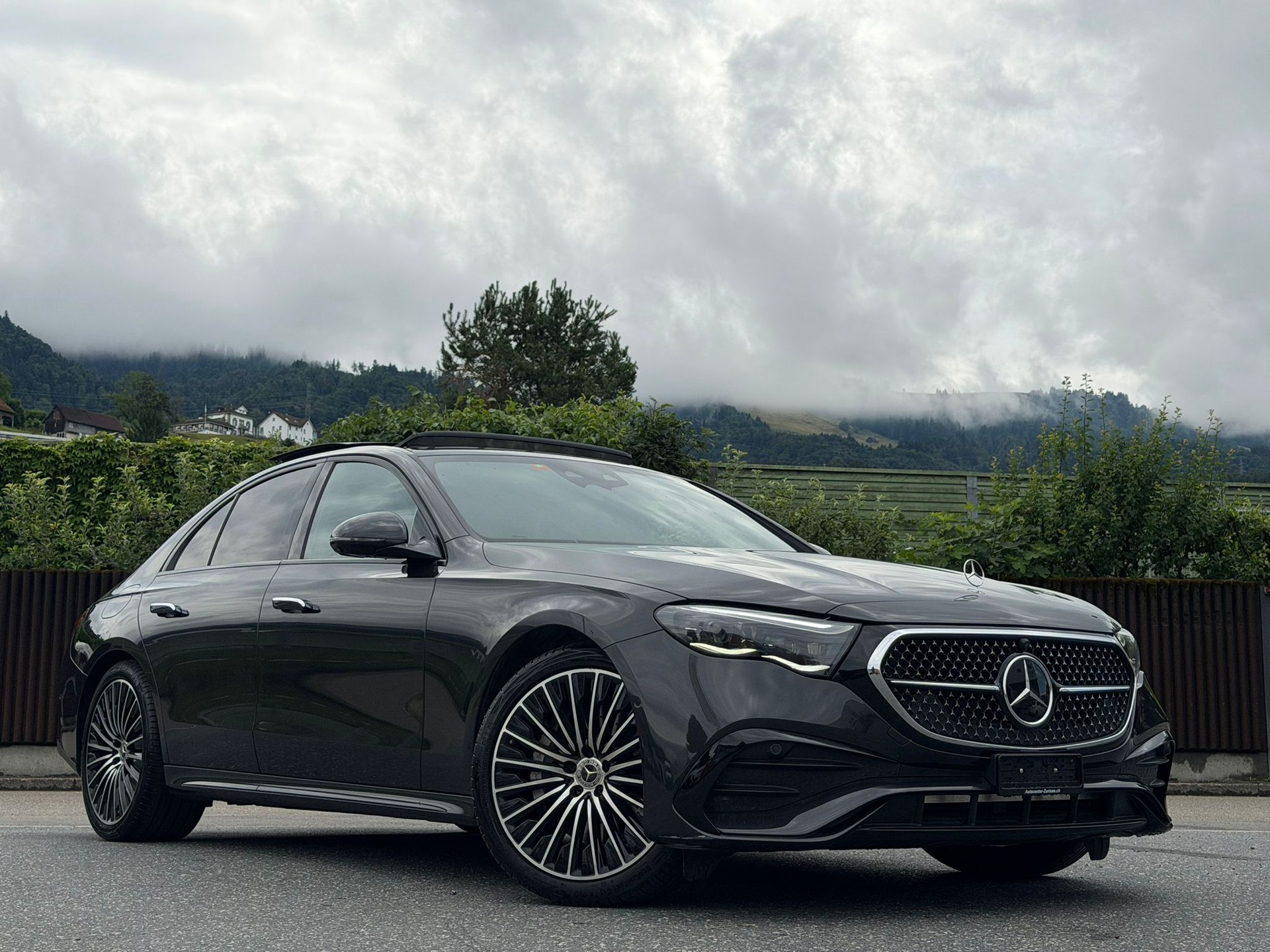 MERCEDES-BENZ E 200 9G-Tronic 4Matic Black&Chrome Edition-image-2
