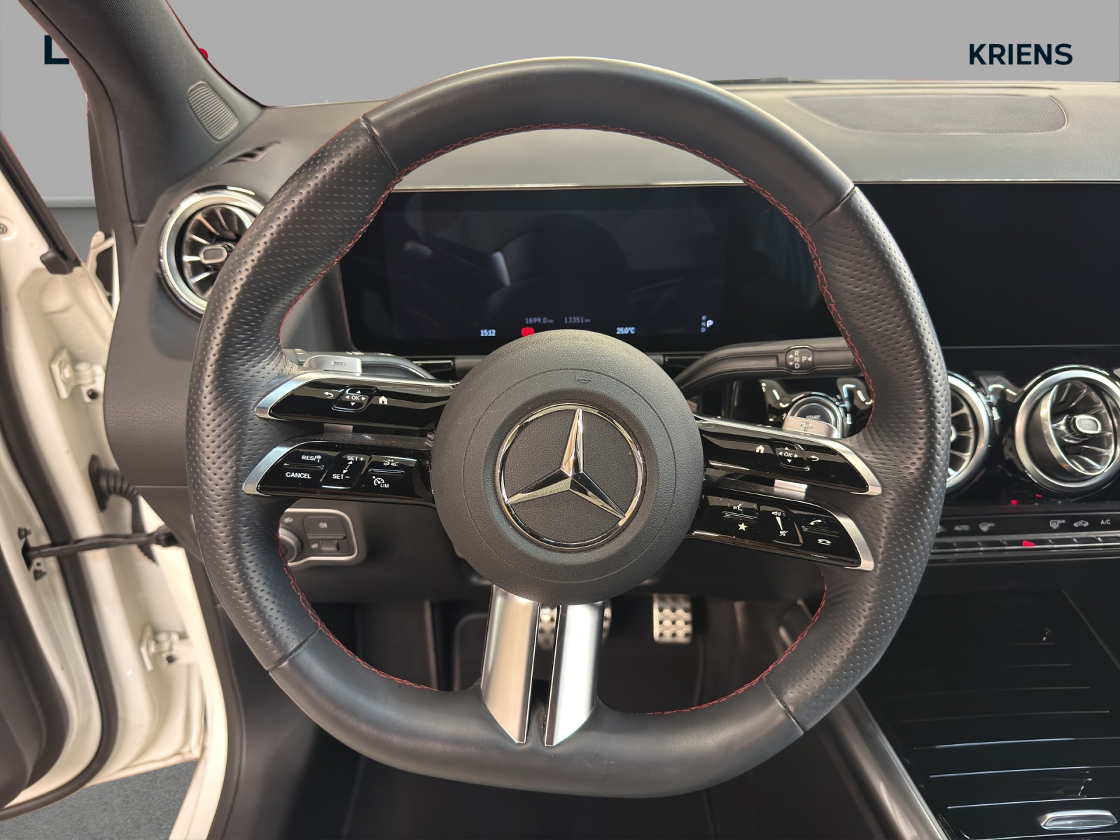 MERCEDES-BENZ B 200 - AMG / DISTRONIC / 360 Grad Kamera / AHK-image-9