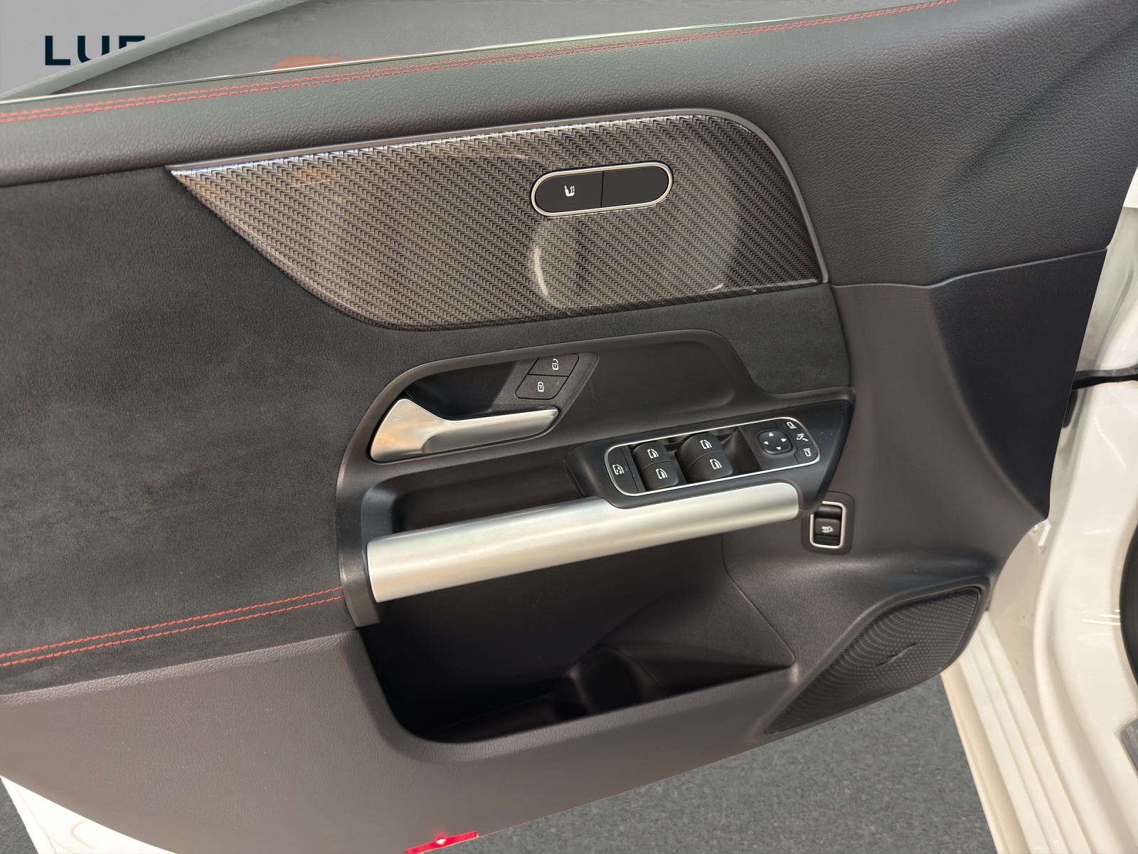 MERCEDES-BENZ B 200 - AMG / DISTRONIC / 360 Grad Kamera / AHK-image-12