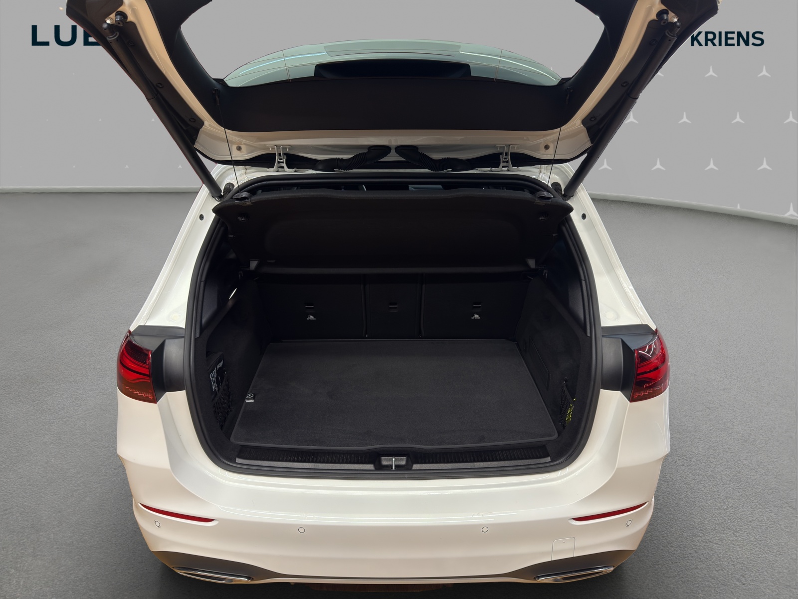 MERCEDES-BENZ B 200 - AMG / DISTRONIC / 360 Grad Kamera / AHK-image-14