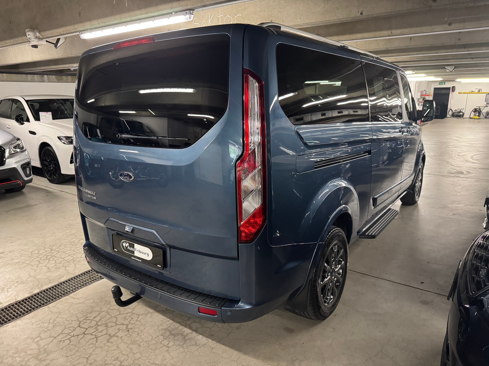 FORD Tourneo Custom 320 L2H1 Titanium X A-showroom-element-1