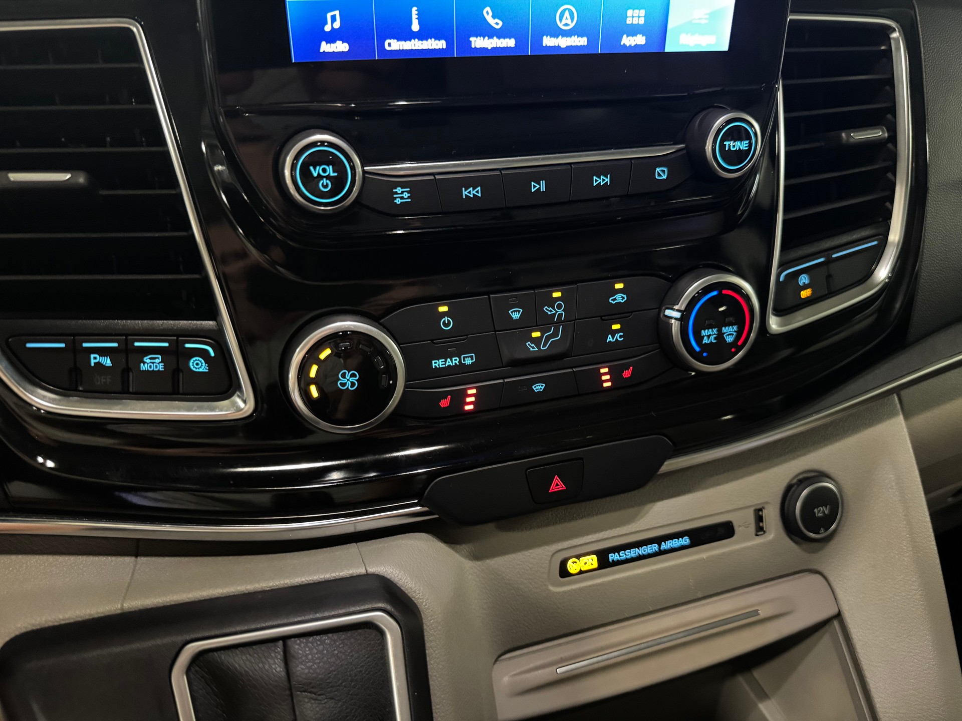 FORD Tourneo Custom 320 L2H1 Titanium X A-image-6