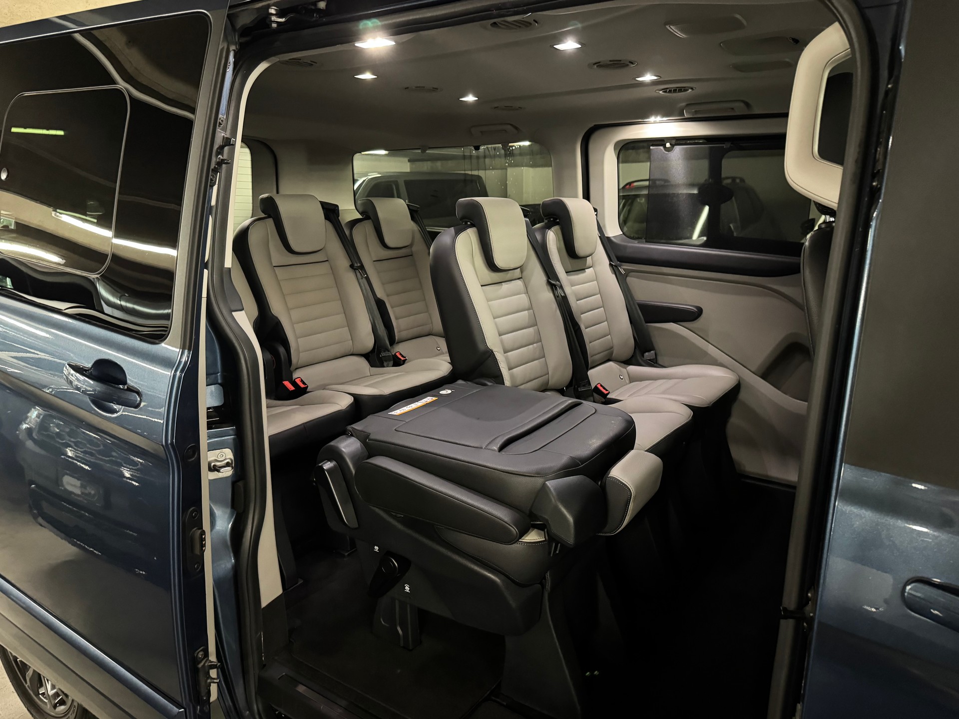 FORD Tourneo Custom 320 L2H1 Titanium X A-image-14