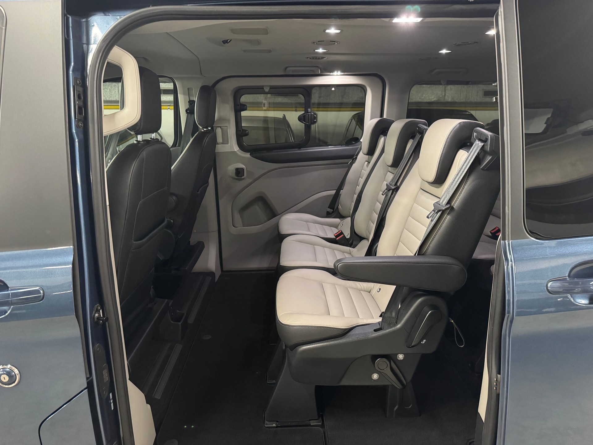 FORD Tourneo Custom 320 L2H1 Titanium X A-image-13