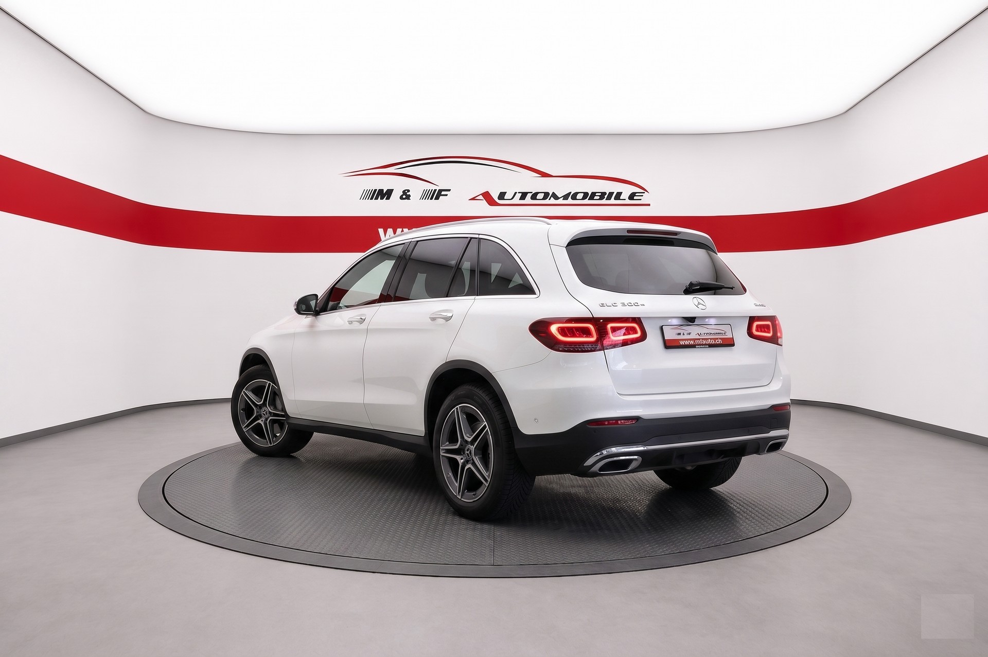 MERCEDES-BENZ GLC 300 e AMG Line 4m CH FAHRZEUG-image-3