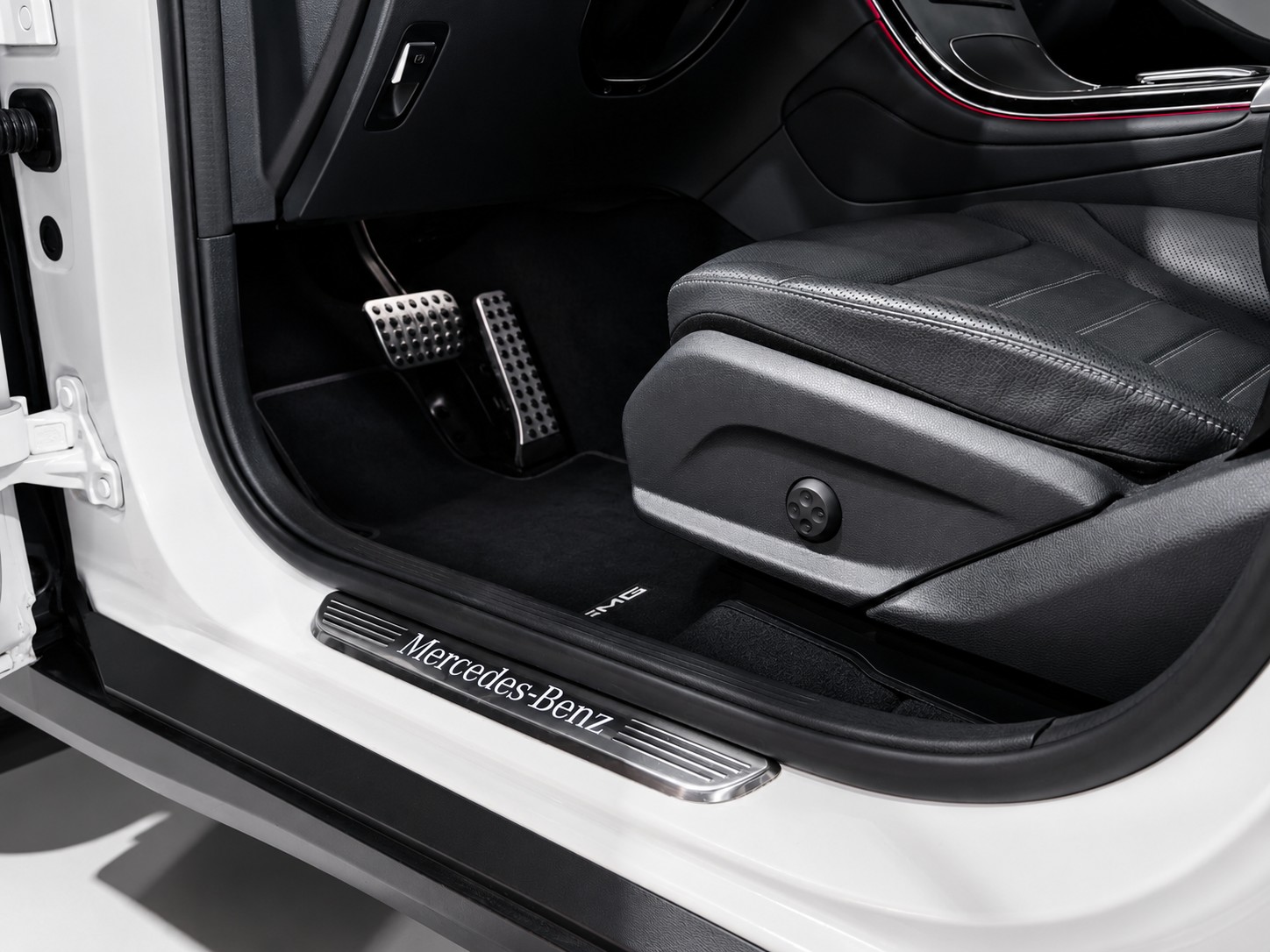 MERCEDES-BENZ GLC 300 e AMG Line 4m CH FAHRZEUG-image-7