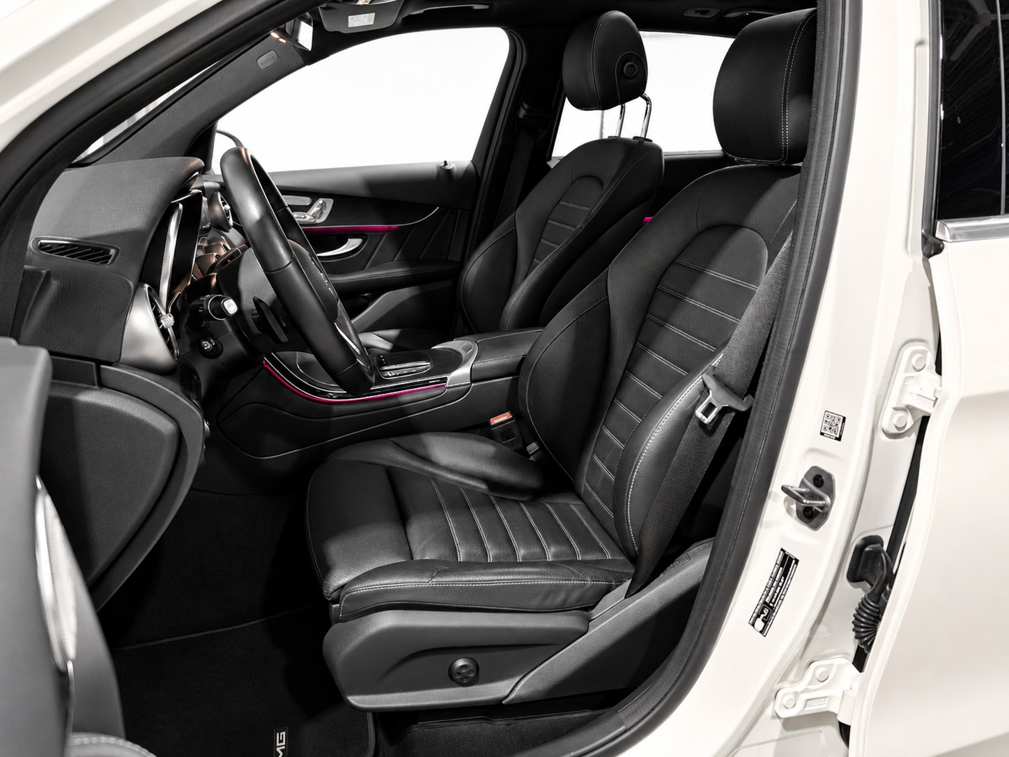 MERCEDES-BENZ GLC 300 e AMG Line 4m CH FAHRZEUG-image-8