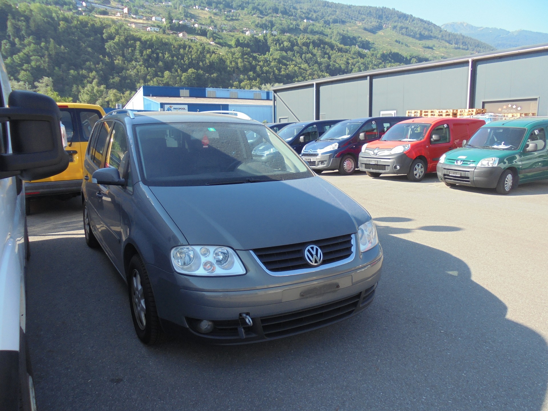 VW Touran 2.0 TDI Highline-image-0