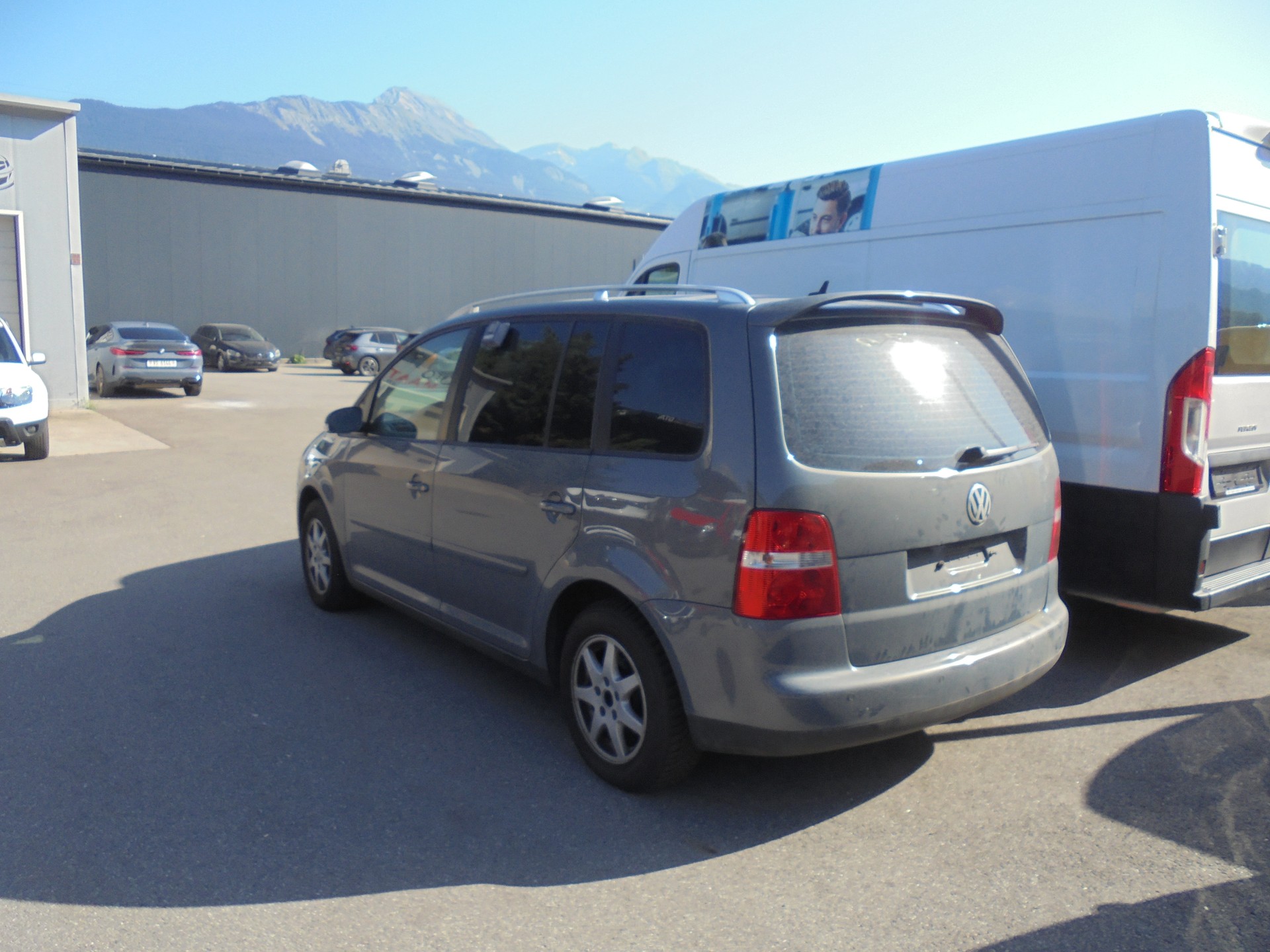 VW Touran 2.0 TDI Highline-image-2