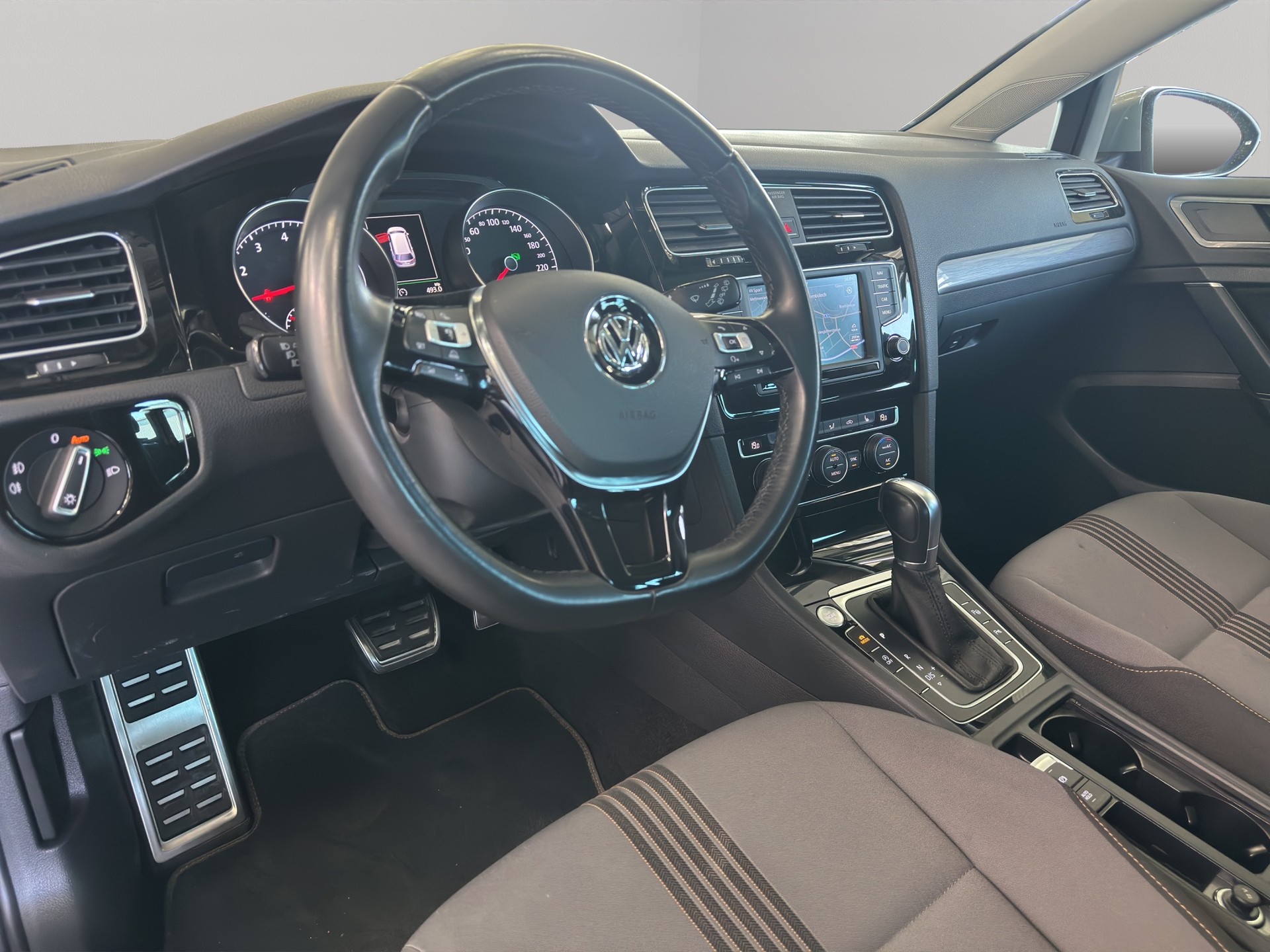 VW Golf Variant 1.4 TSI Allstar DSG-image-9