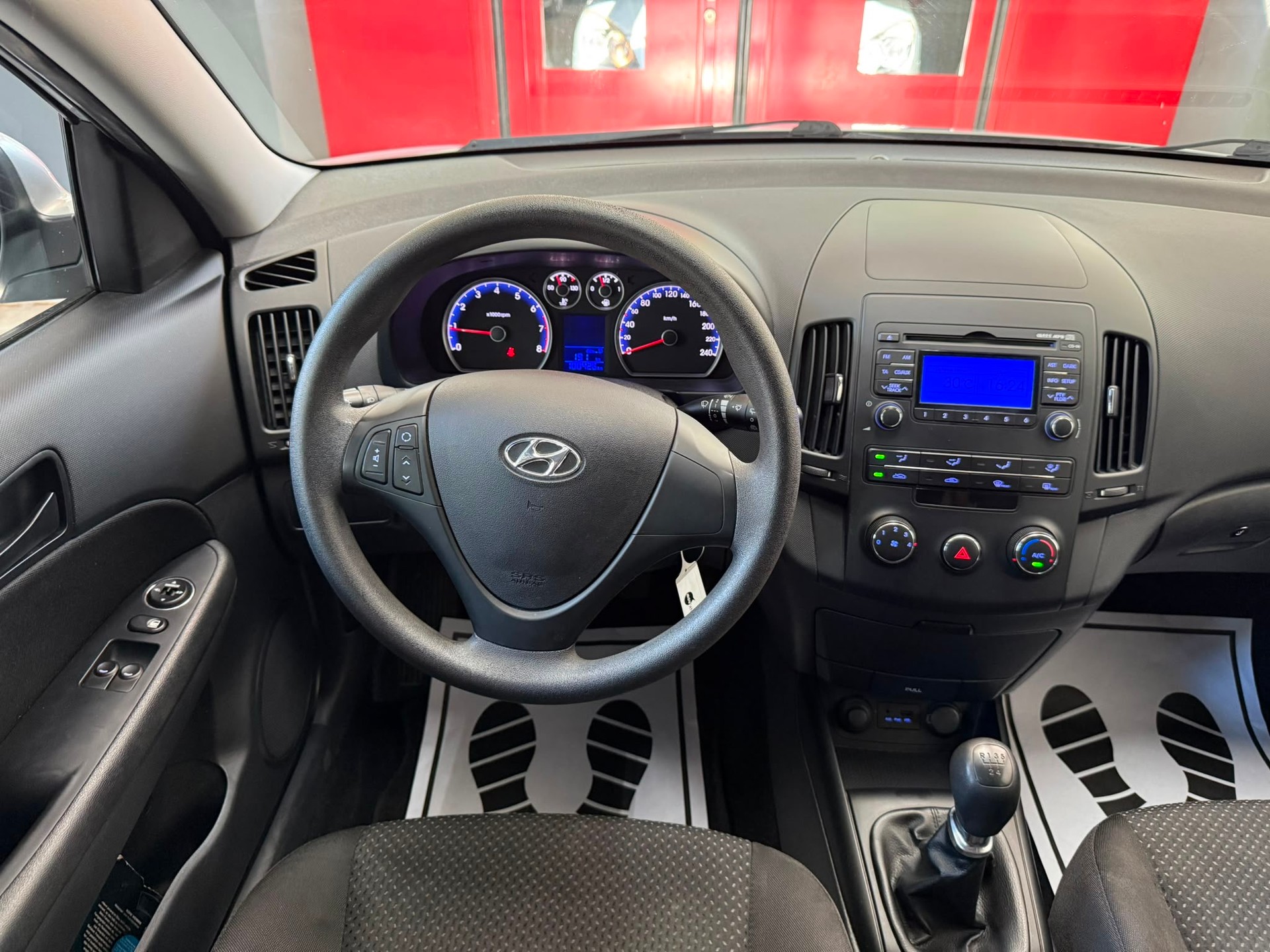 HYUNDAI i30 1.4 Comfort //NEU AB MFK!-image-12