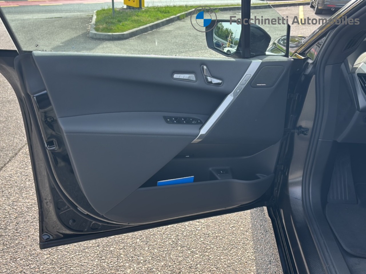 BMW iX xDrive60 M Sport Pro-image-10