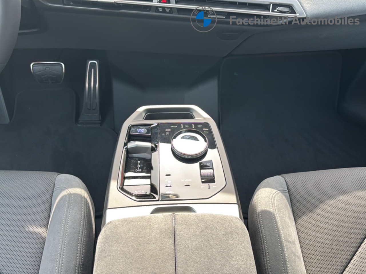 BMW iX xDrive60 M Sport Pro-image-15