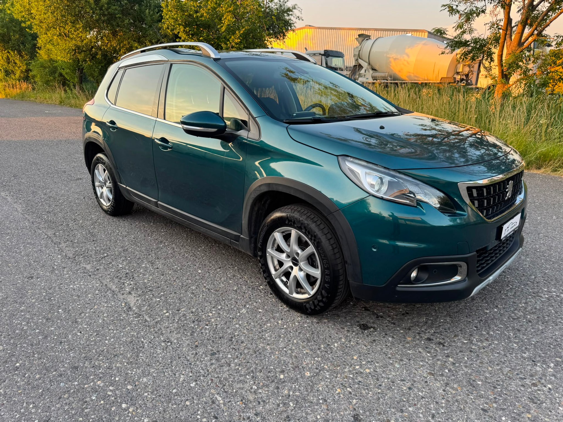 PEUGEOT 2008 1.2 PureTech Allure-image-2