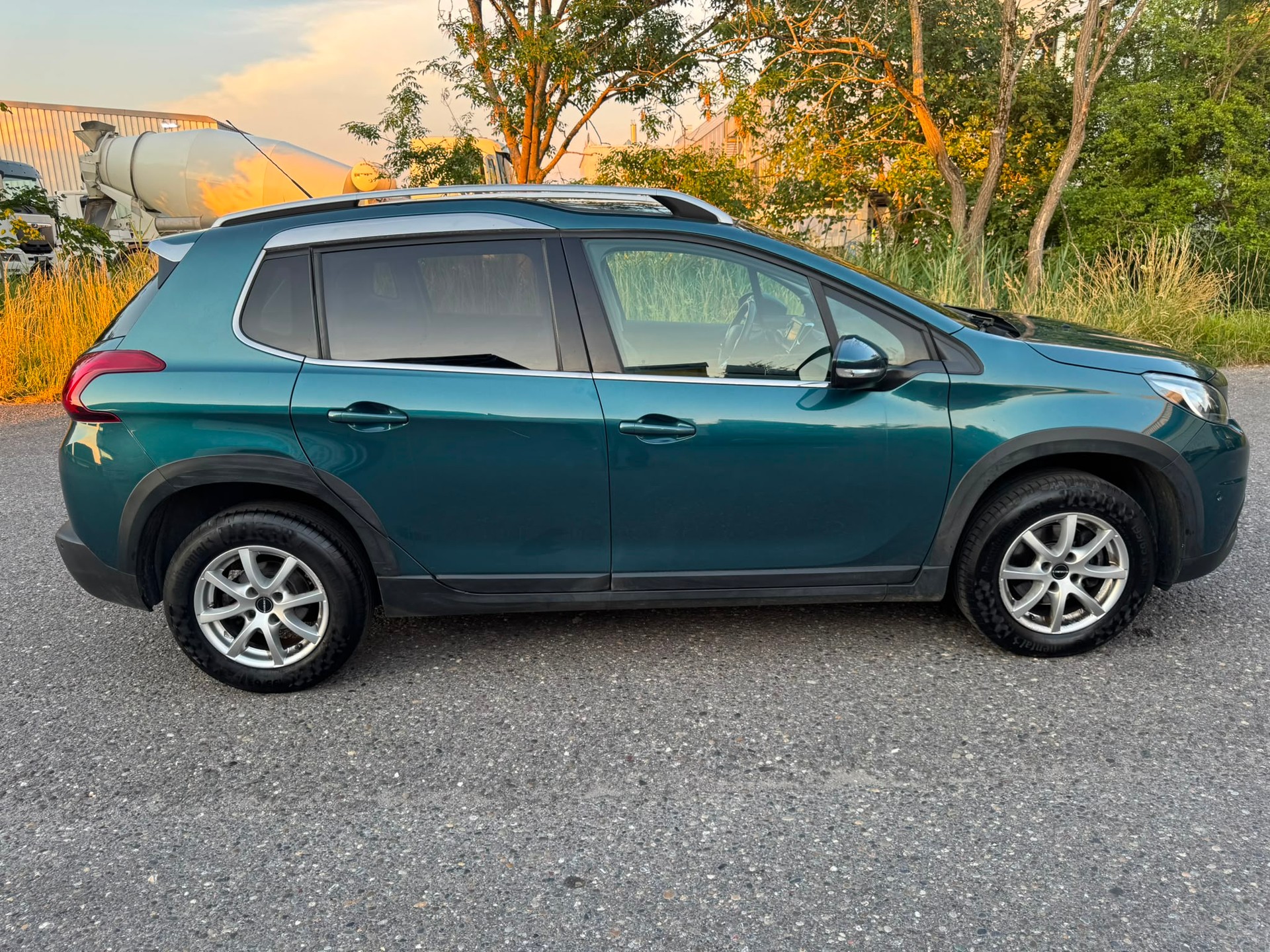 PEUGEOT 2008 1.2 PureTech Allure-image-8