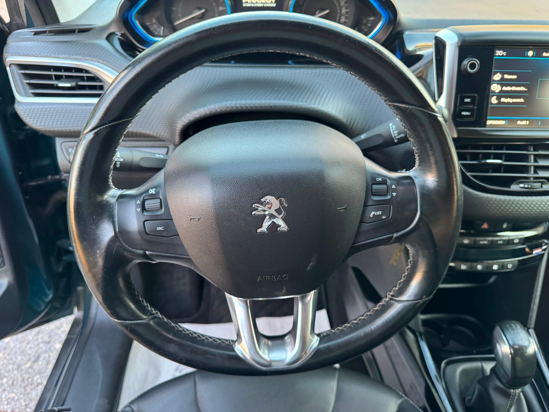 PEUGEOT 2008 1.2 PureTech Allure-image-14