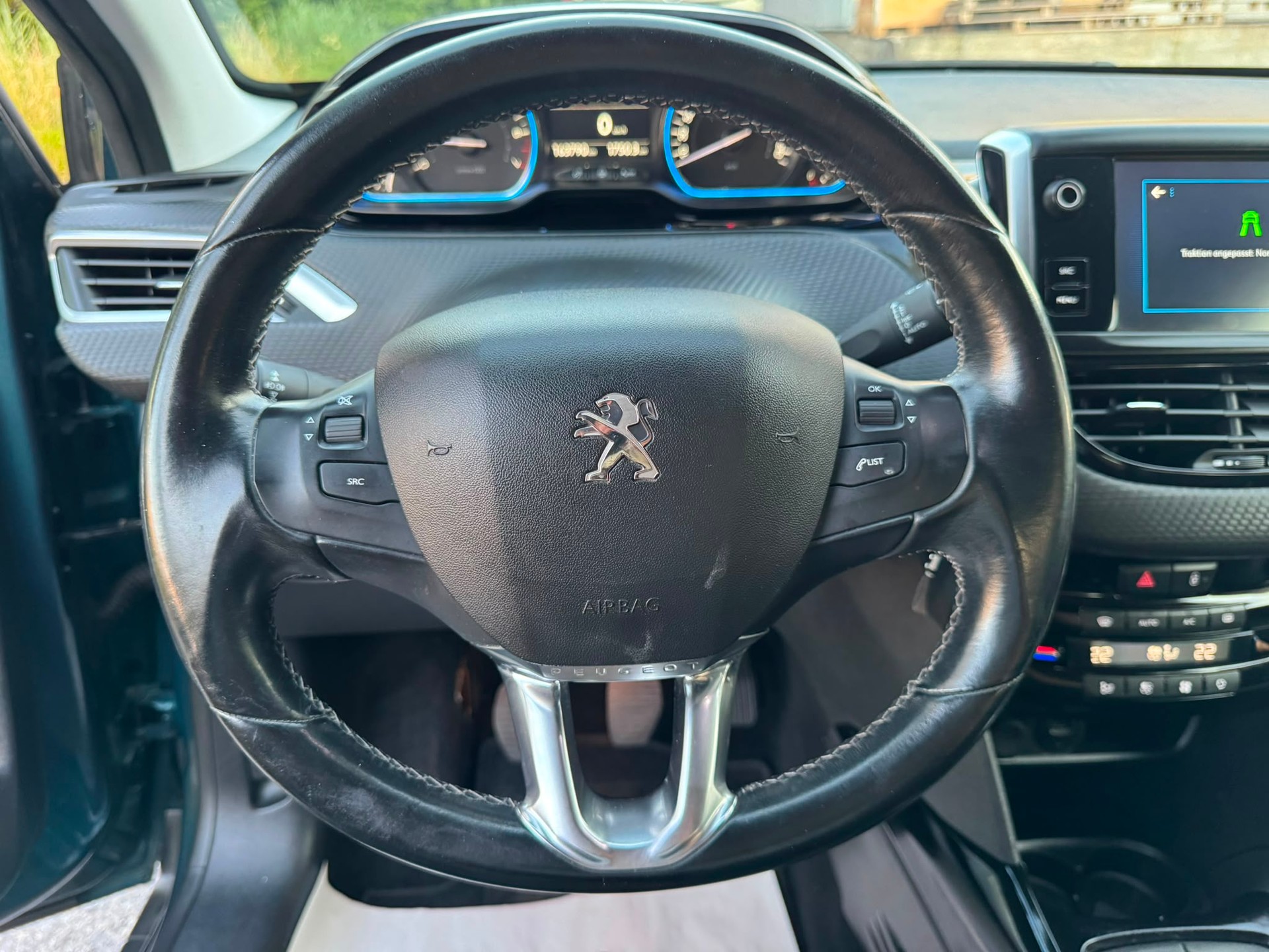 PEUGEOT 2008 1.2 PureTech Allure-image-15