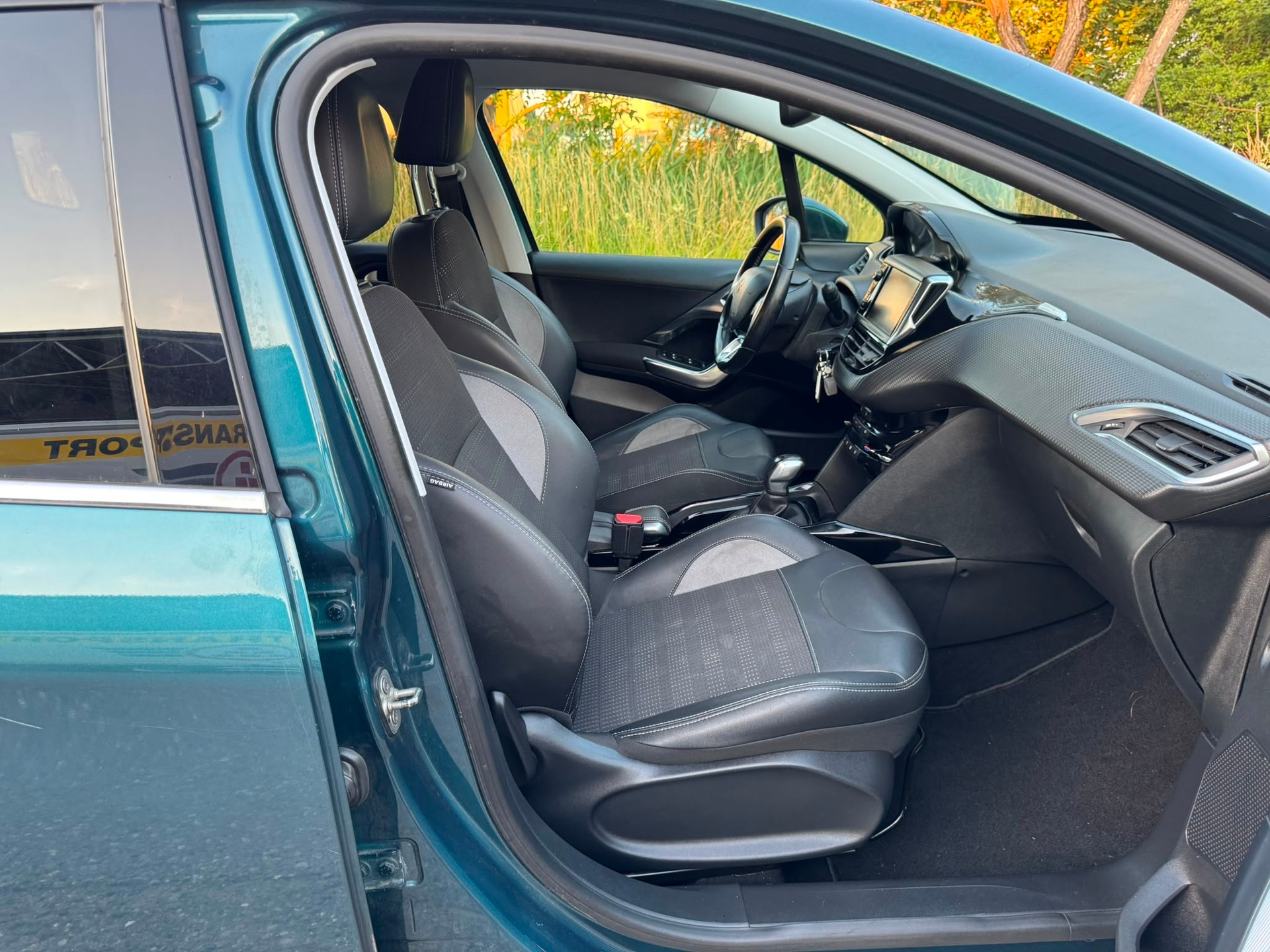 PEUGEOT 2008 1.2 PureTech Allure-image-11