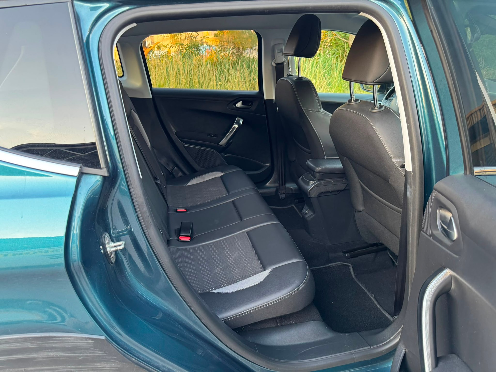 PEUGEOT 2008 1.2 PureTech Allure-image-12