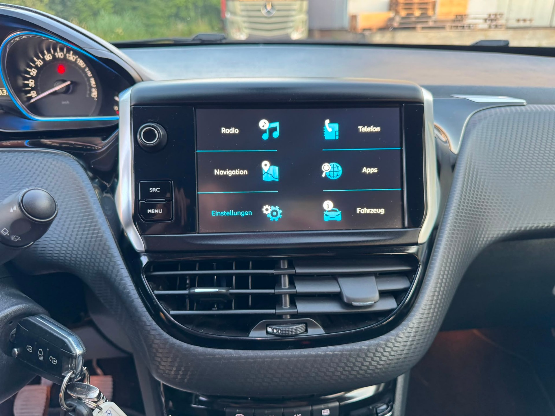 PEUGEOT 2008 1.2 PureTech Allure-image-25