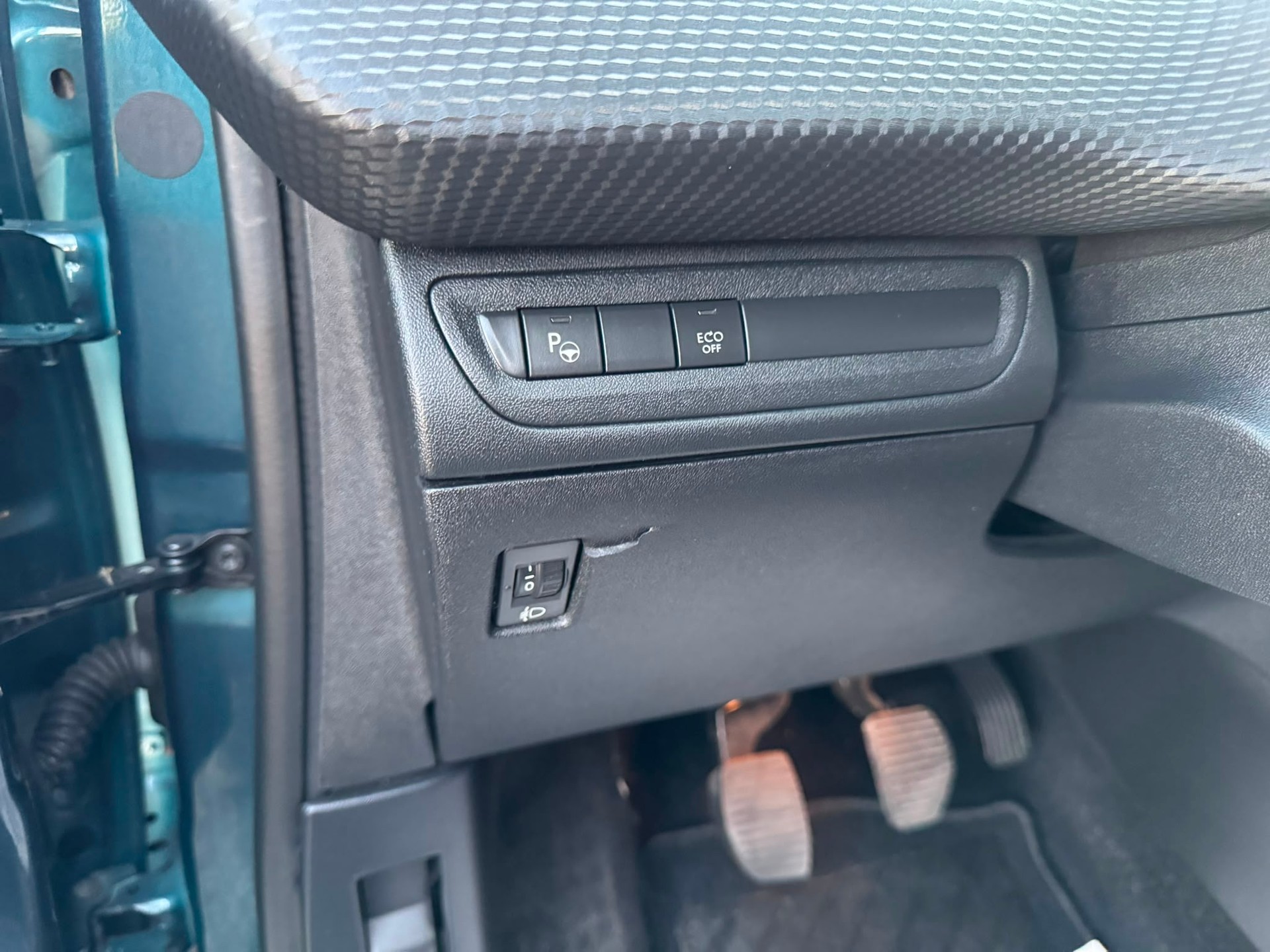 PEUGEOT 2008 1.2 PureTech Allure-image-16