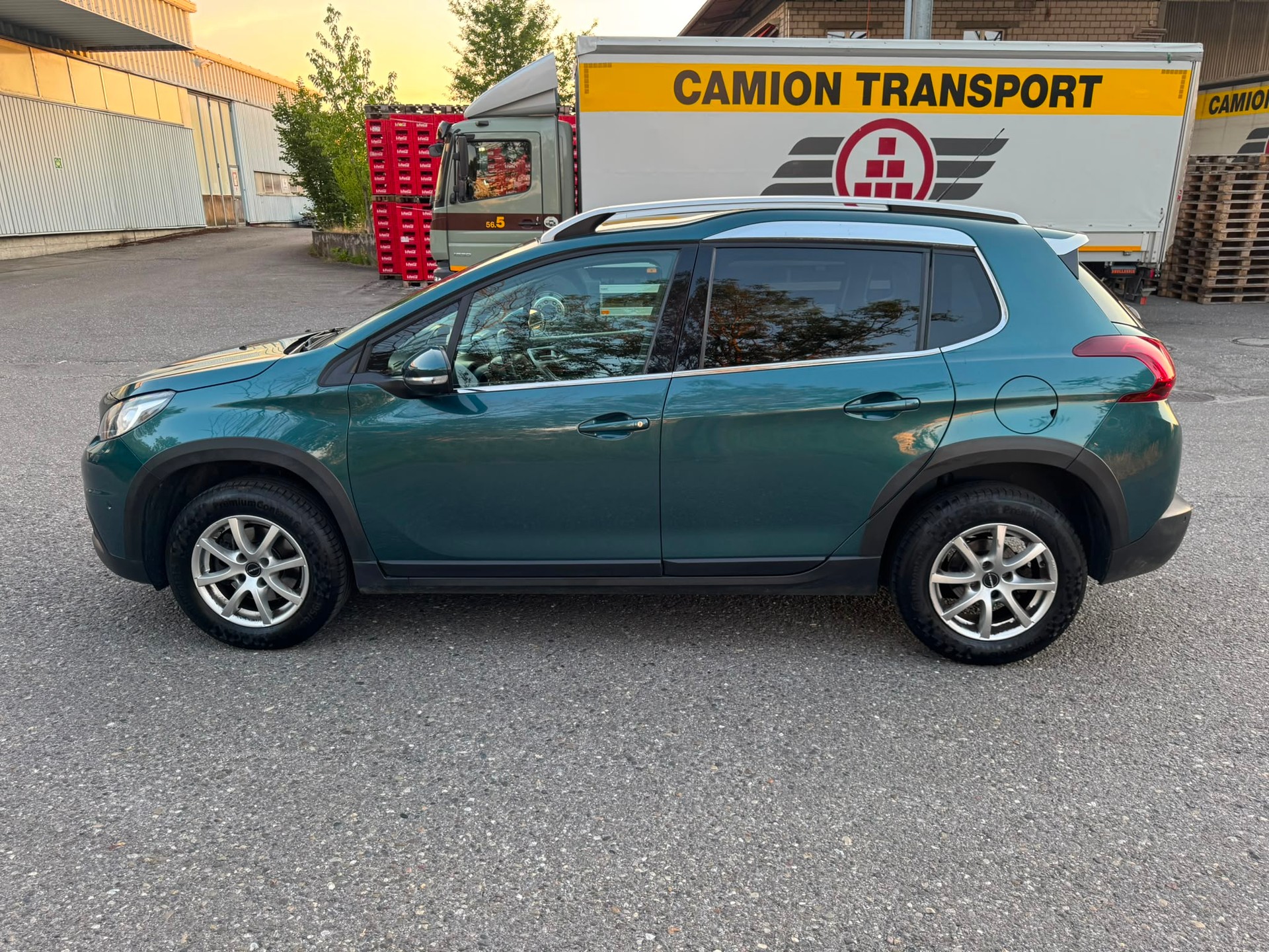PEUGEOT 2008 1.2 PureTech Allure-image-7