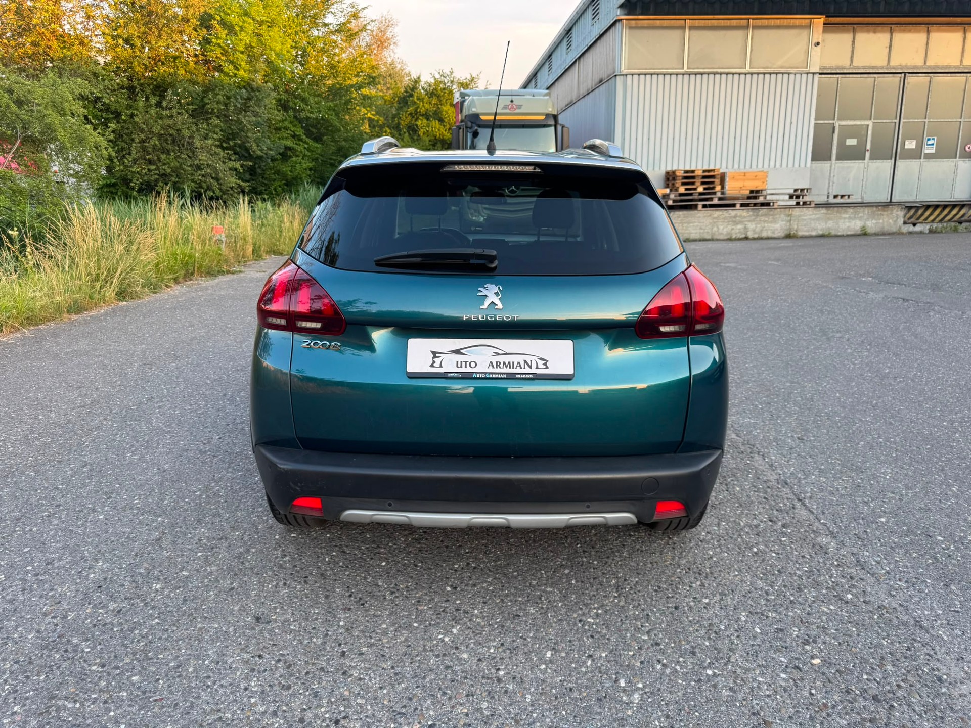 PEUGEOT 2008 1.2 PureTech Allure-image-3