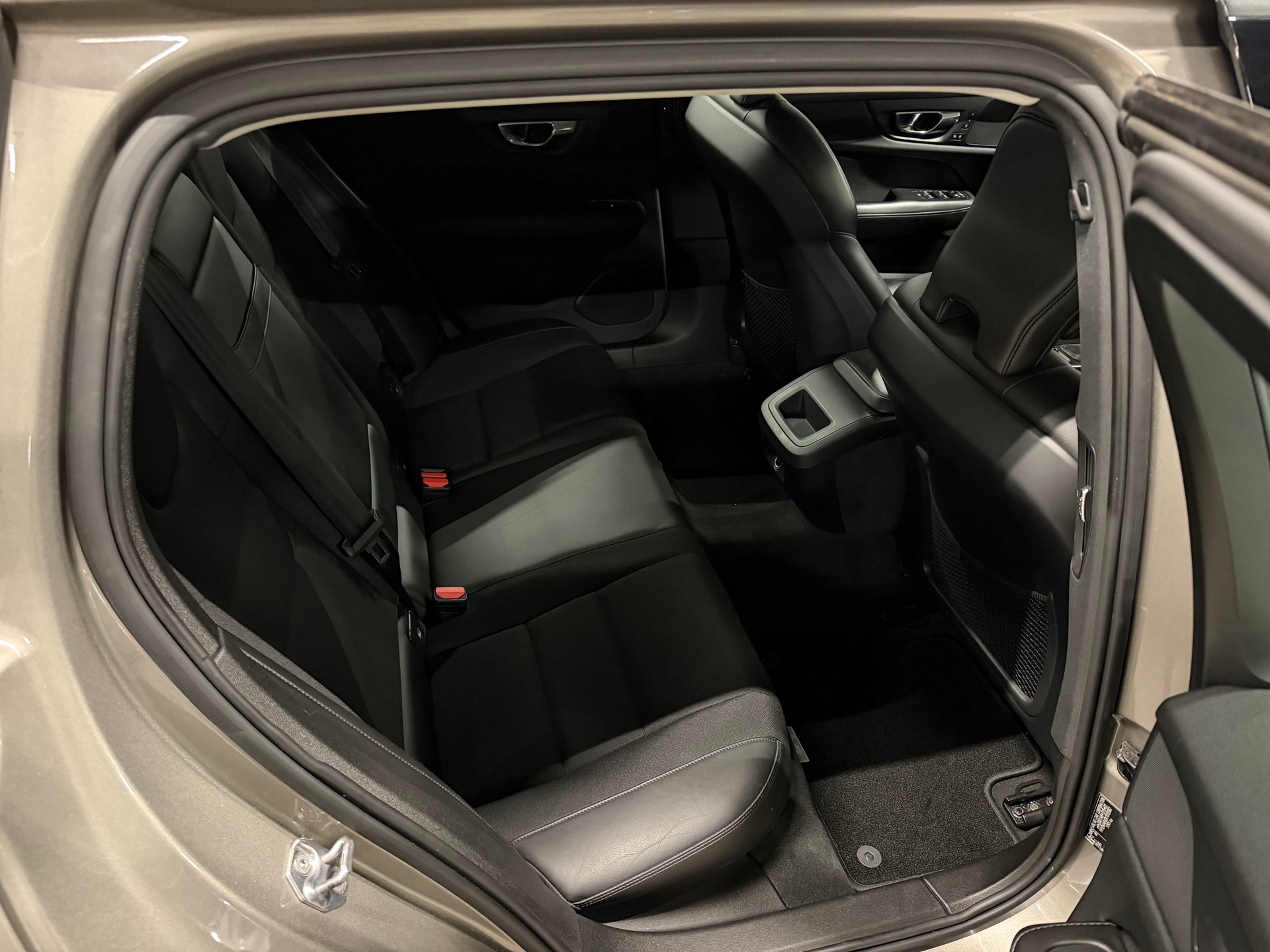 VOLVO V60 D4 Inscription Geartronic-image-12