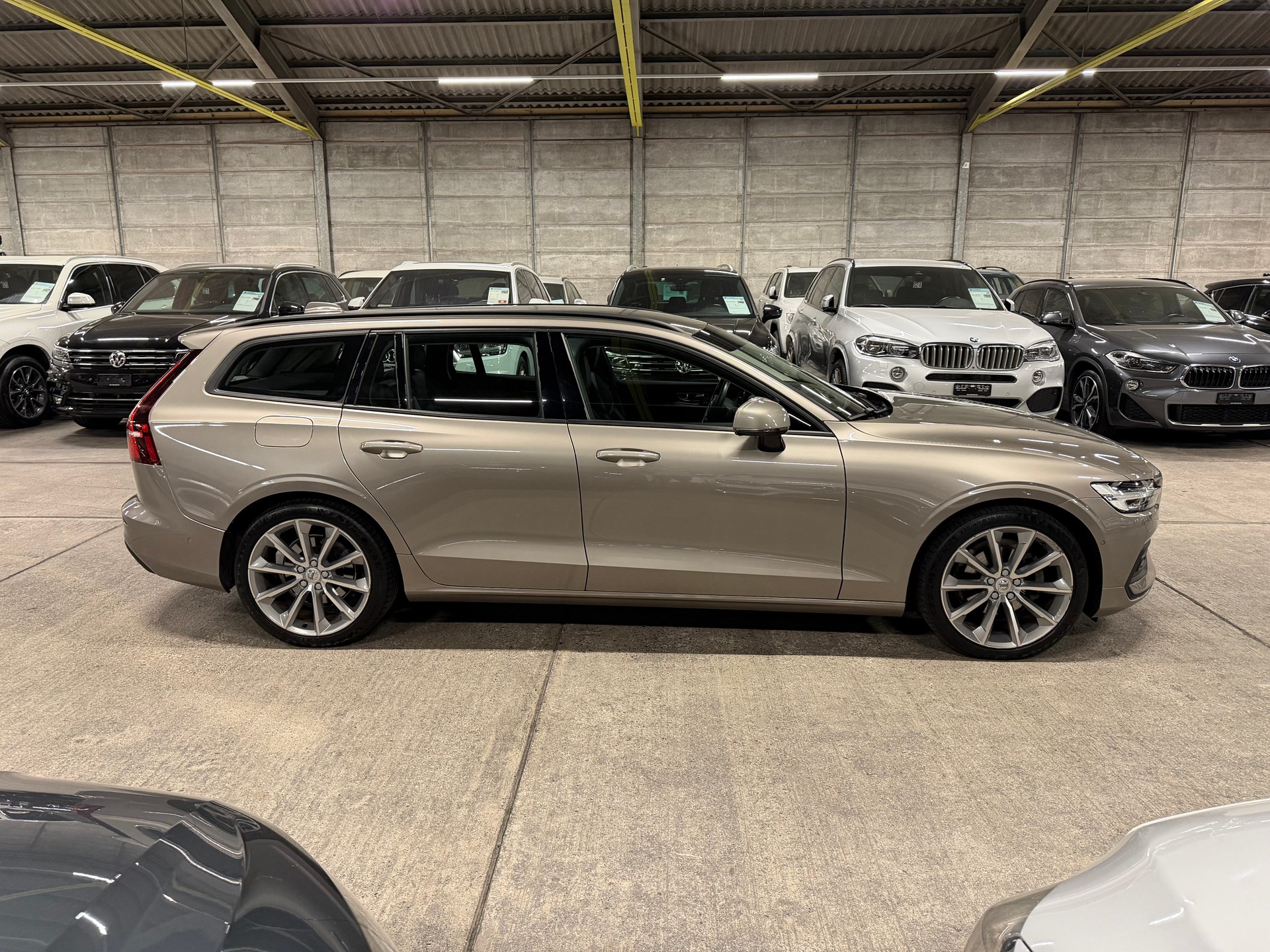 VOLVO V60 D4 Inscription Geartronic-image-2