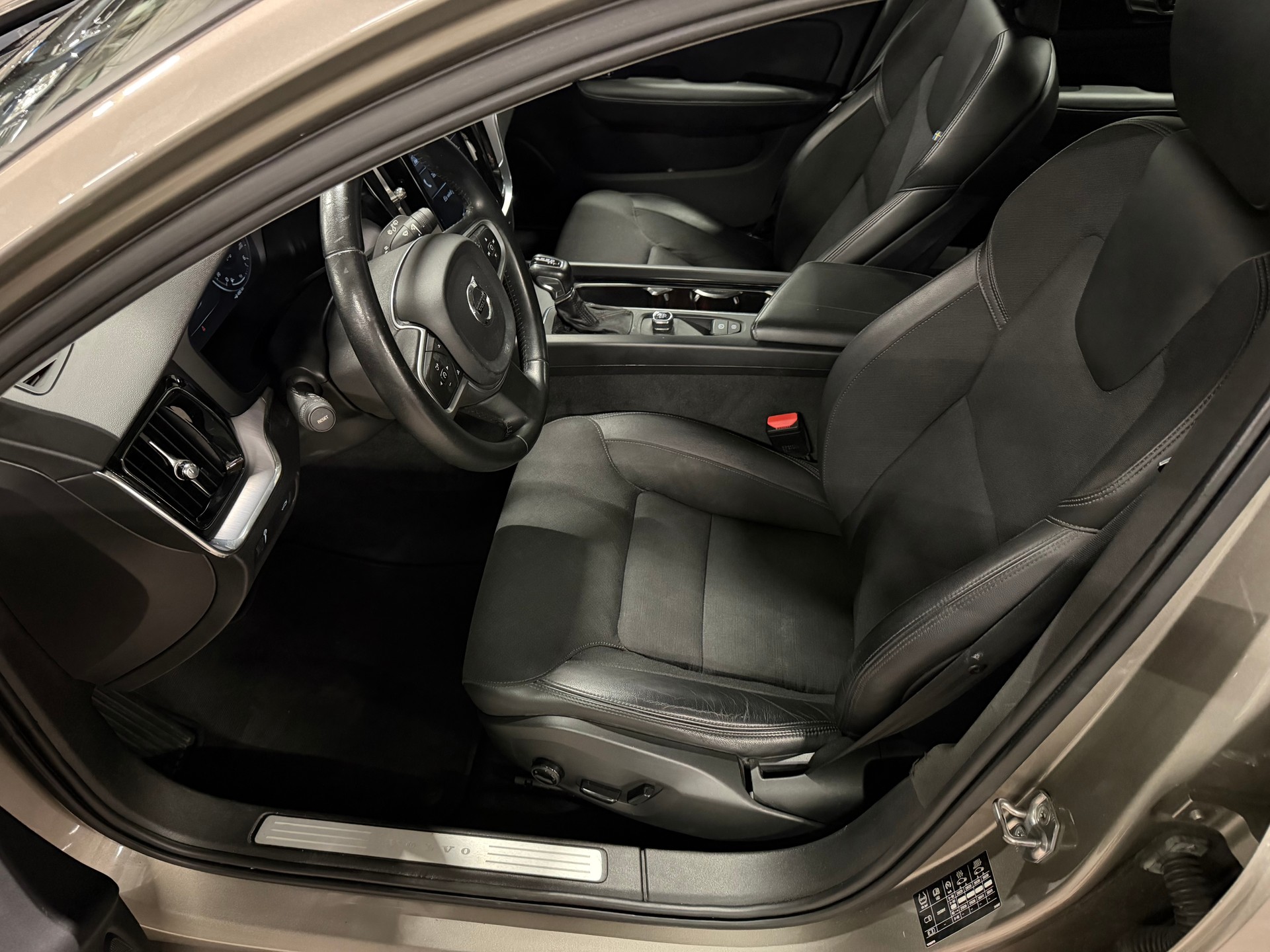 VOLVO V60 D4 Inscription Geartronic-image-9