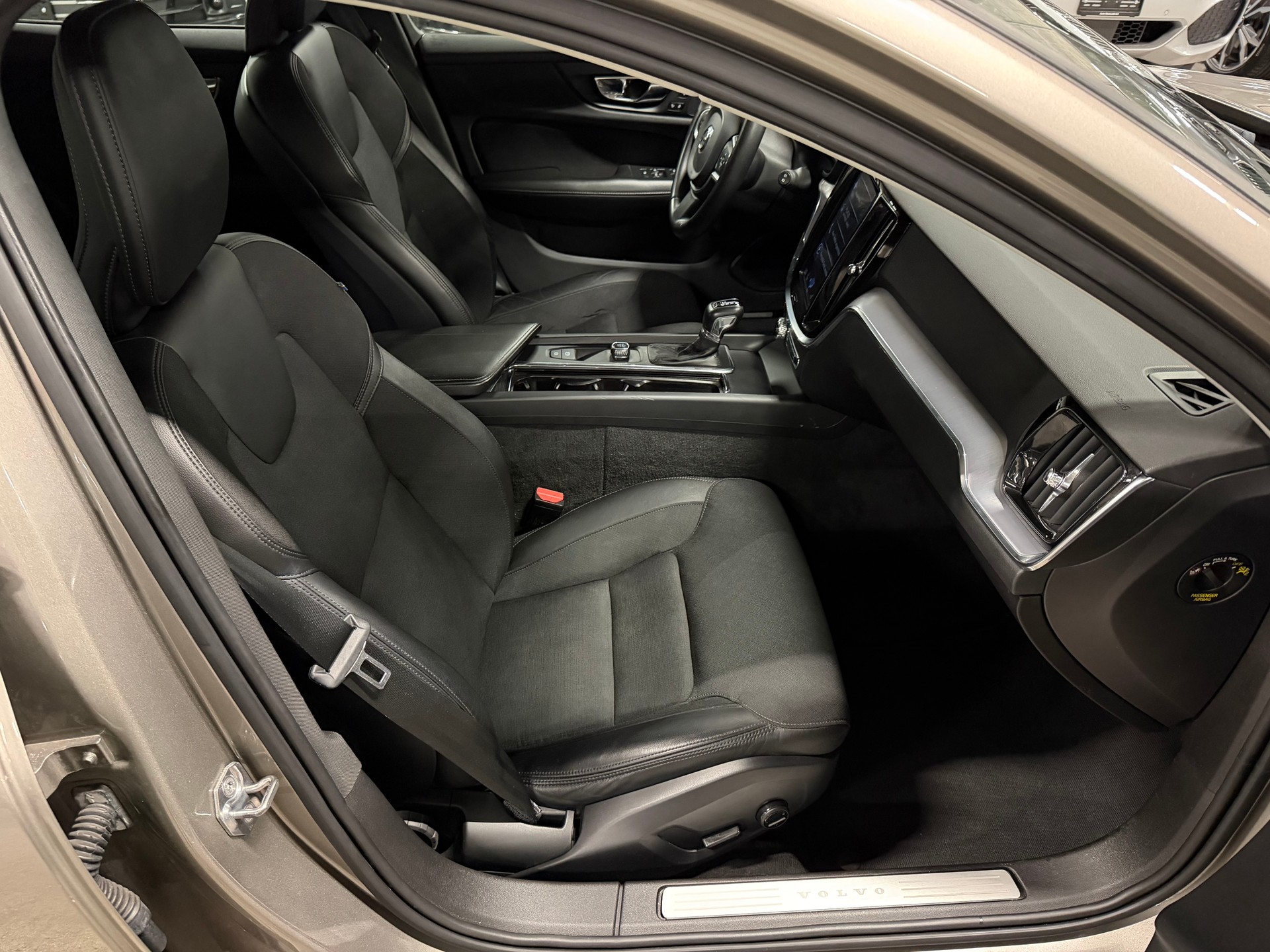 VOLVO V60 D4 Inscription Geartronic-image-14