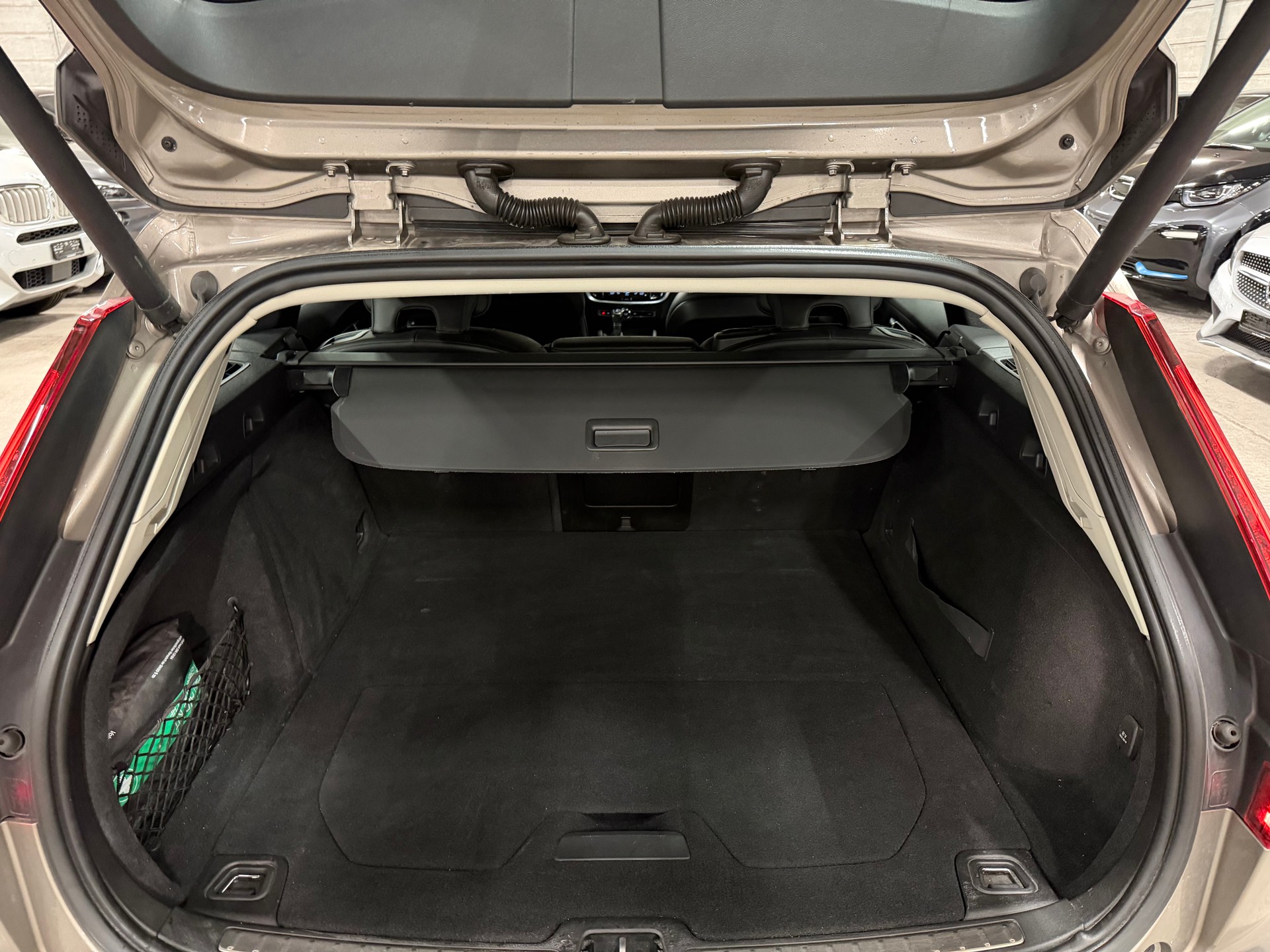 VOLVO V60 D4 Inscription Geartronic-image-16