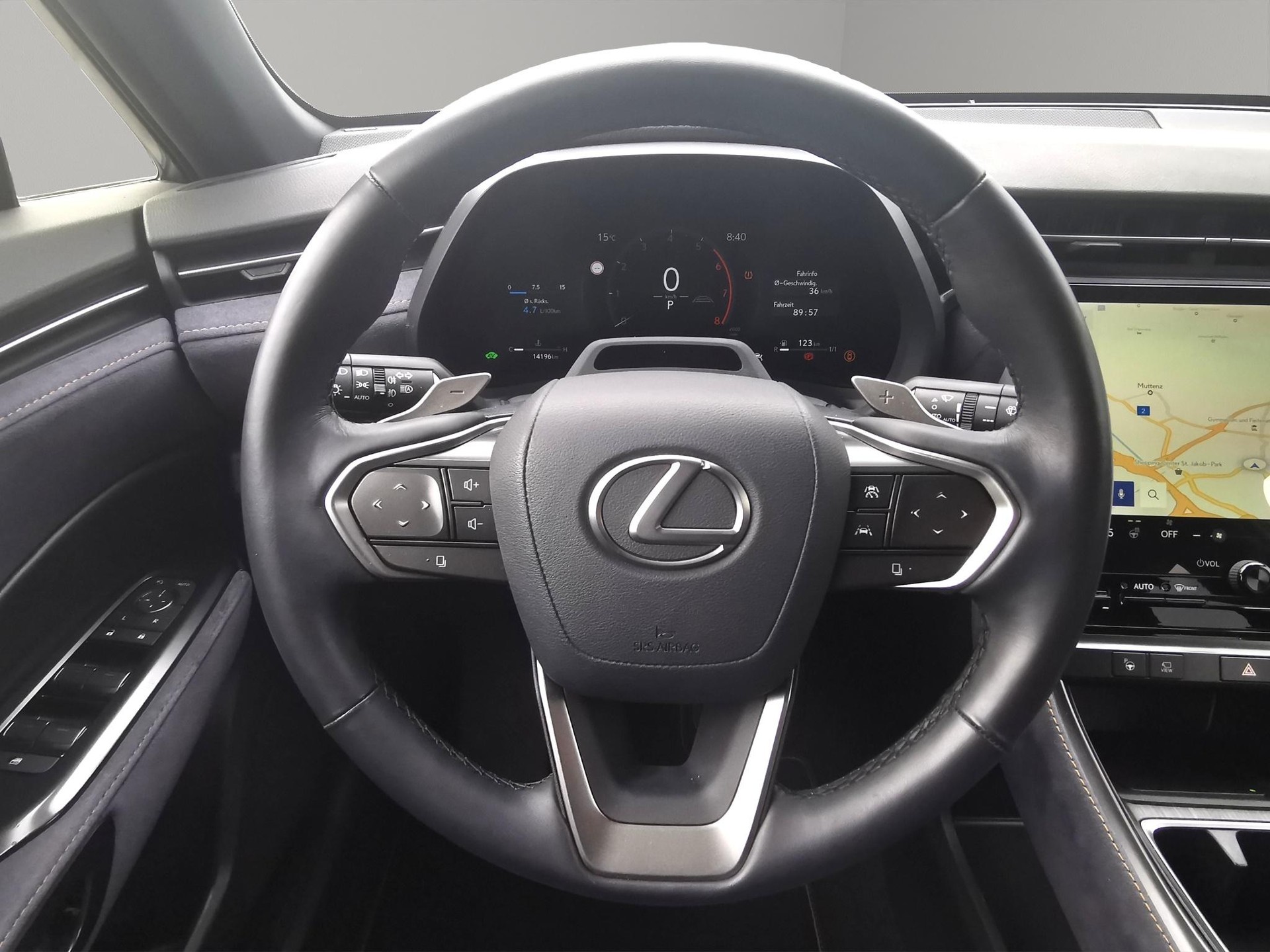 LEXUS LBX 1.5 Hybrid Cool AWD-image-4