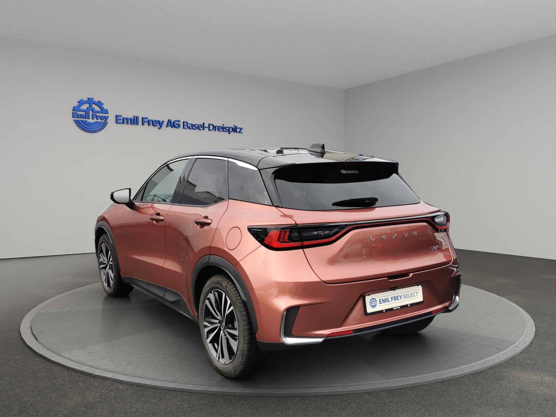 LEXUS LBX 1.5 Hybrid Cool AWD-image-6