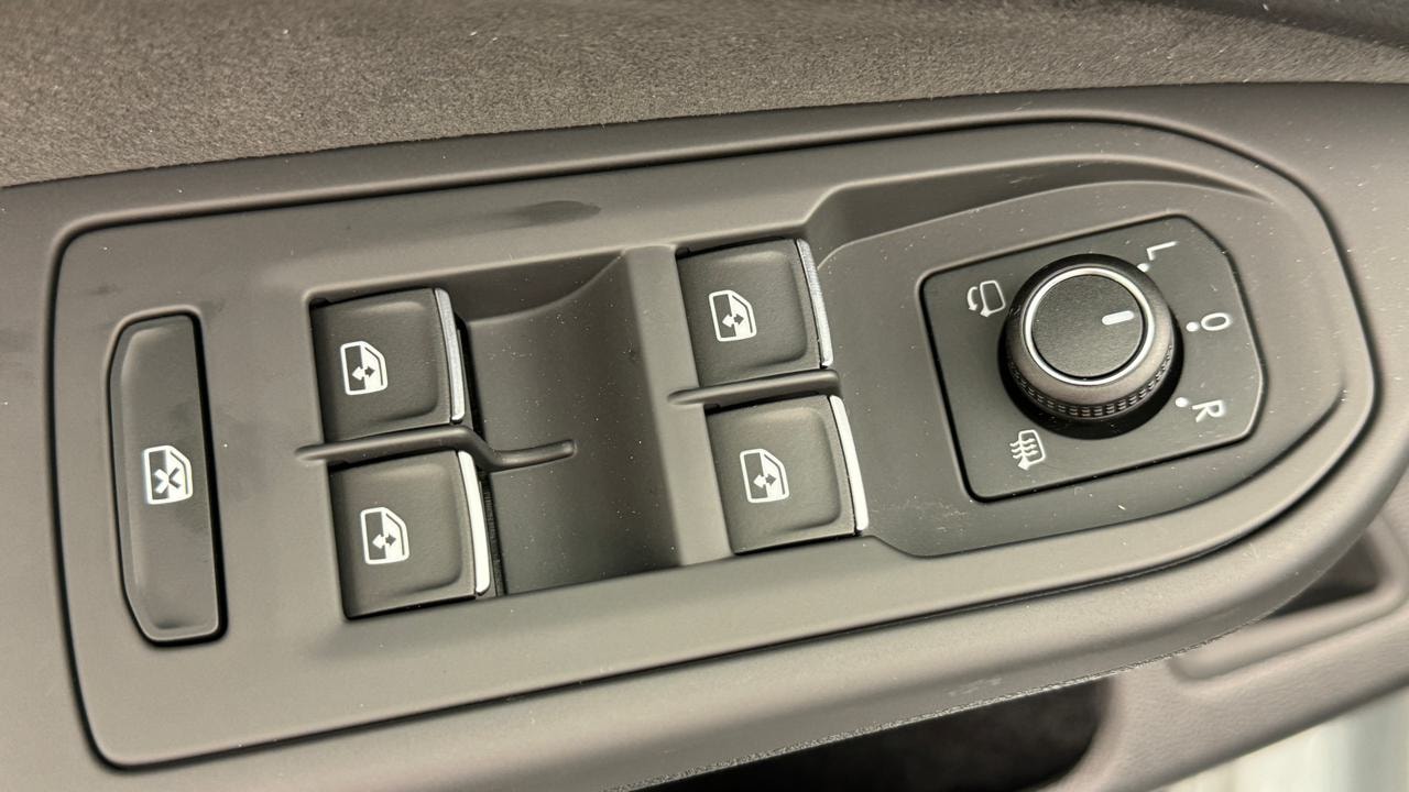 VW Golf VIII 1.5 TSI PHEV Limited-image-8