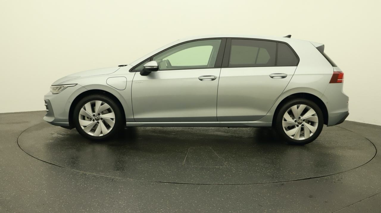 VW Golf VIII 1.5 TSI PHEV Limited-image-1