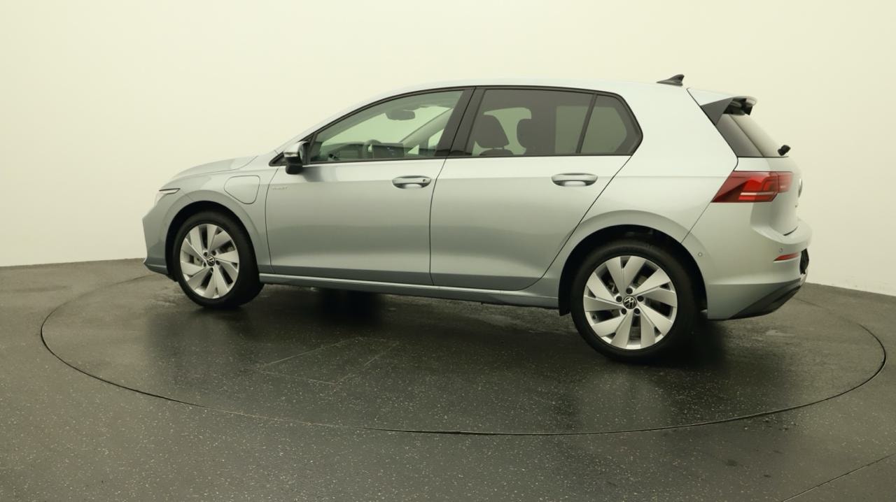 VW Golf VIII 1.5 TSI PHEV Limited-image-2
