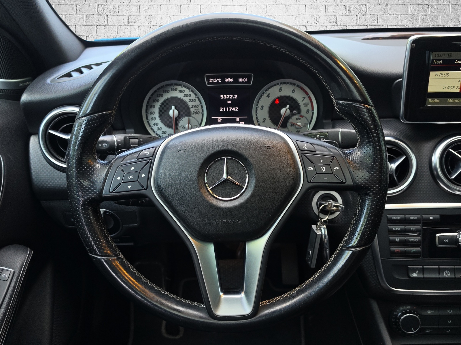 MERCEDES-BENZ A 200 Urban 7G-DCT-image-12