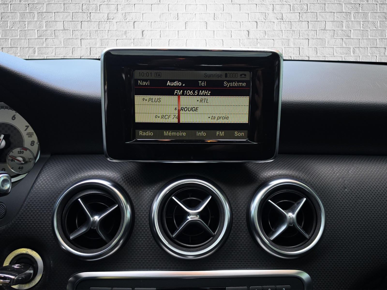 MERCEDES-BENZ A 200 Urban 7G-DCT-image-13