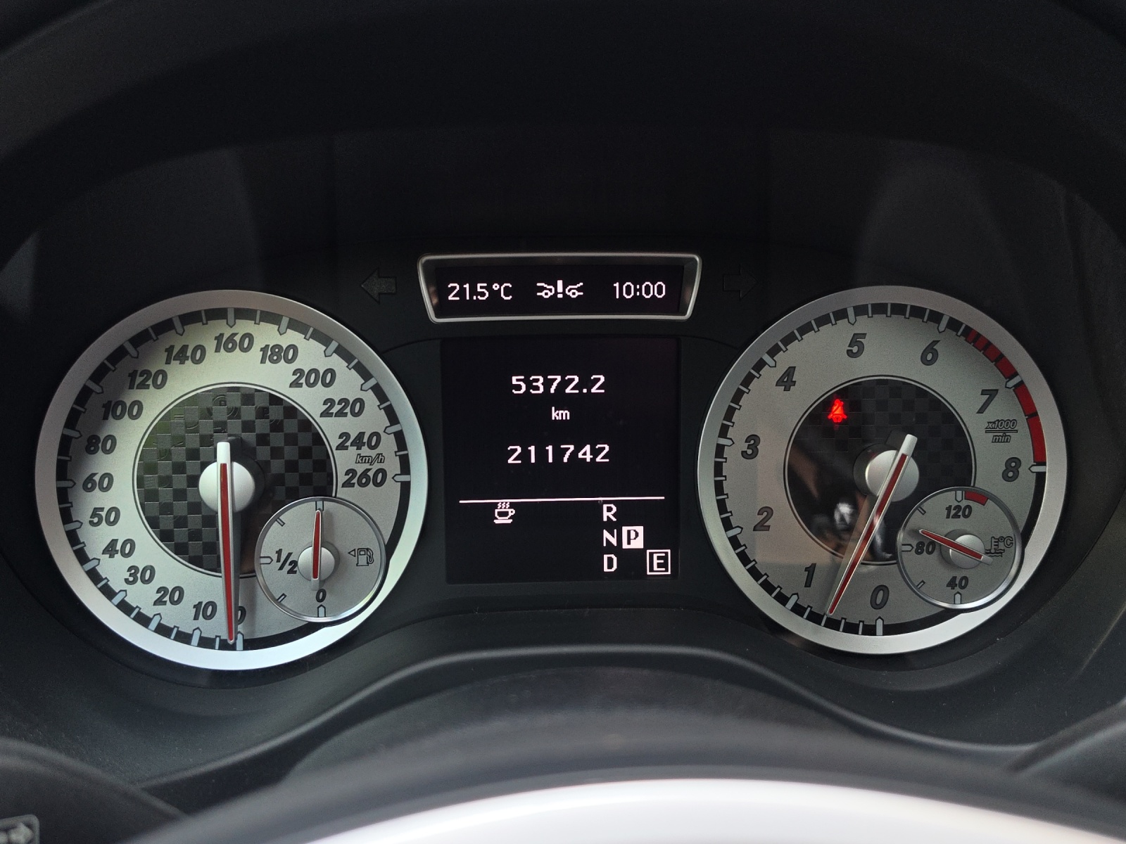 MERCEDES-BENZ A 200 Urban 7G-DCT-image-10