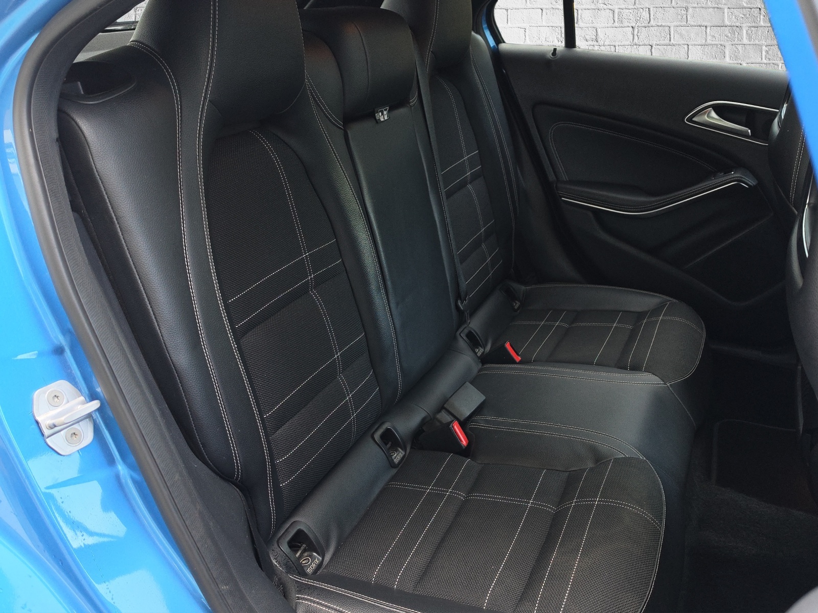 MERCEDES-BENZ A 200 Urban 7G-DCT-image-16