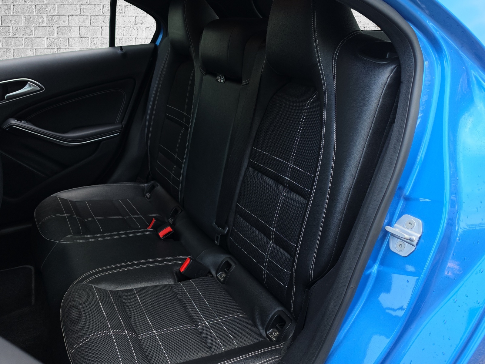 MERCEDES-BENZ A 200 Urban 7G-DCT-image-17