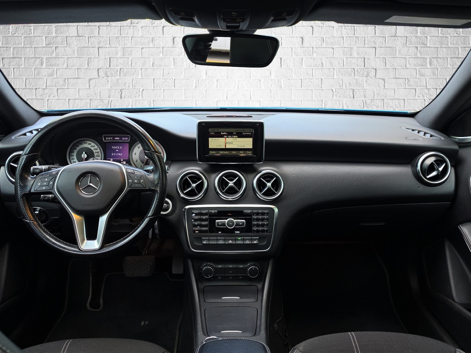 MERCEDES-BENZ A 200 Urban 7G-DCT-image-11