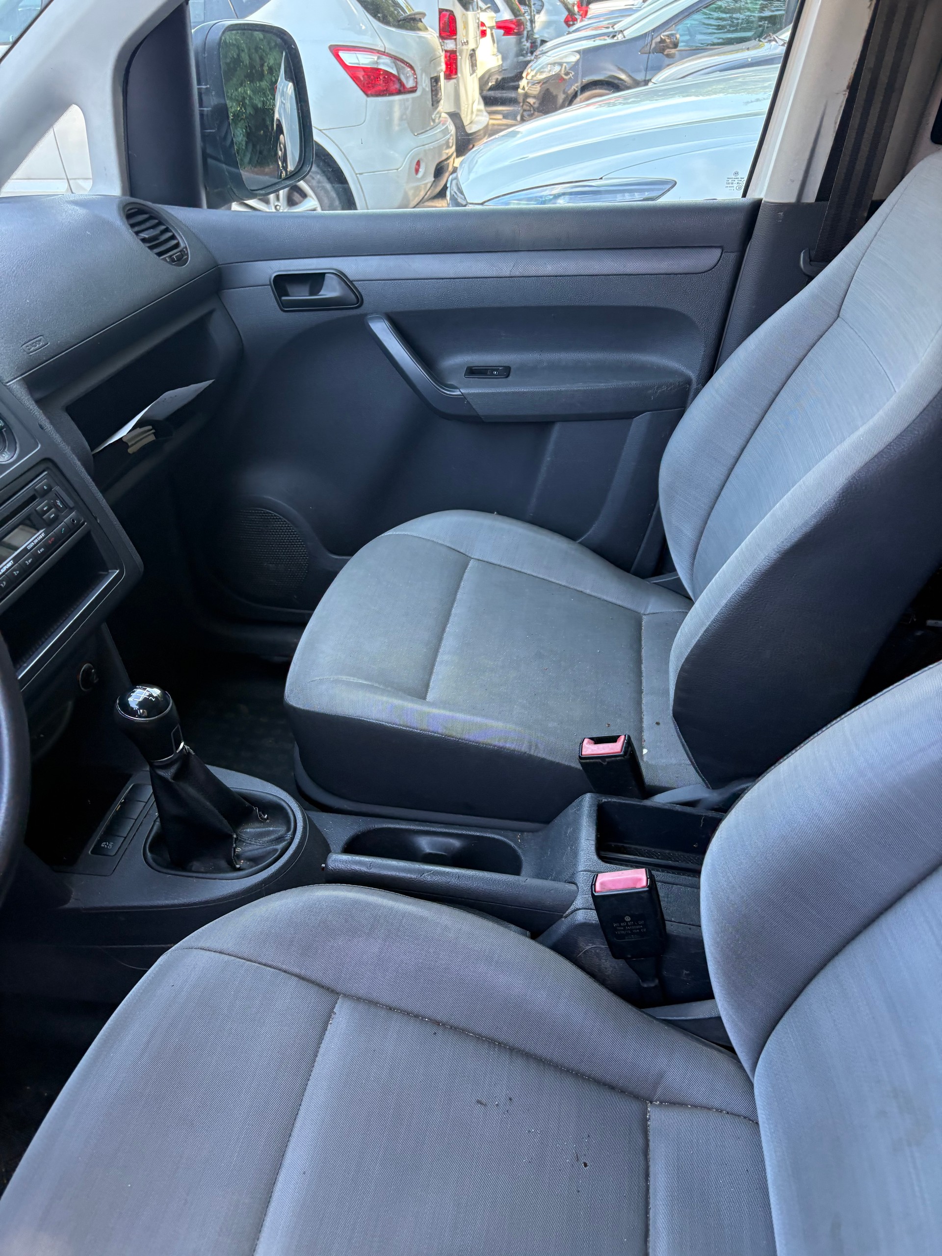 VW Caddy 2.0 TDI 4Motion-image-9