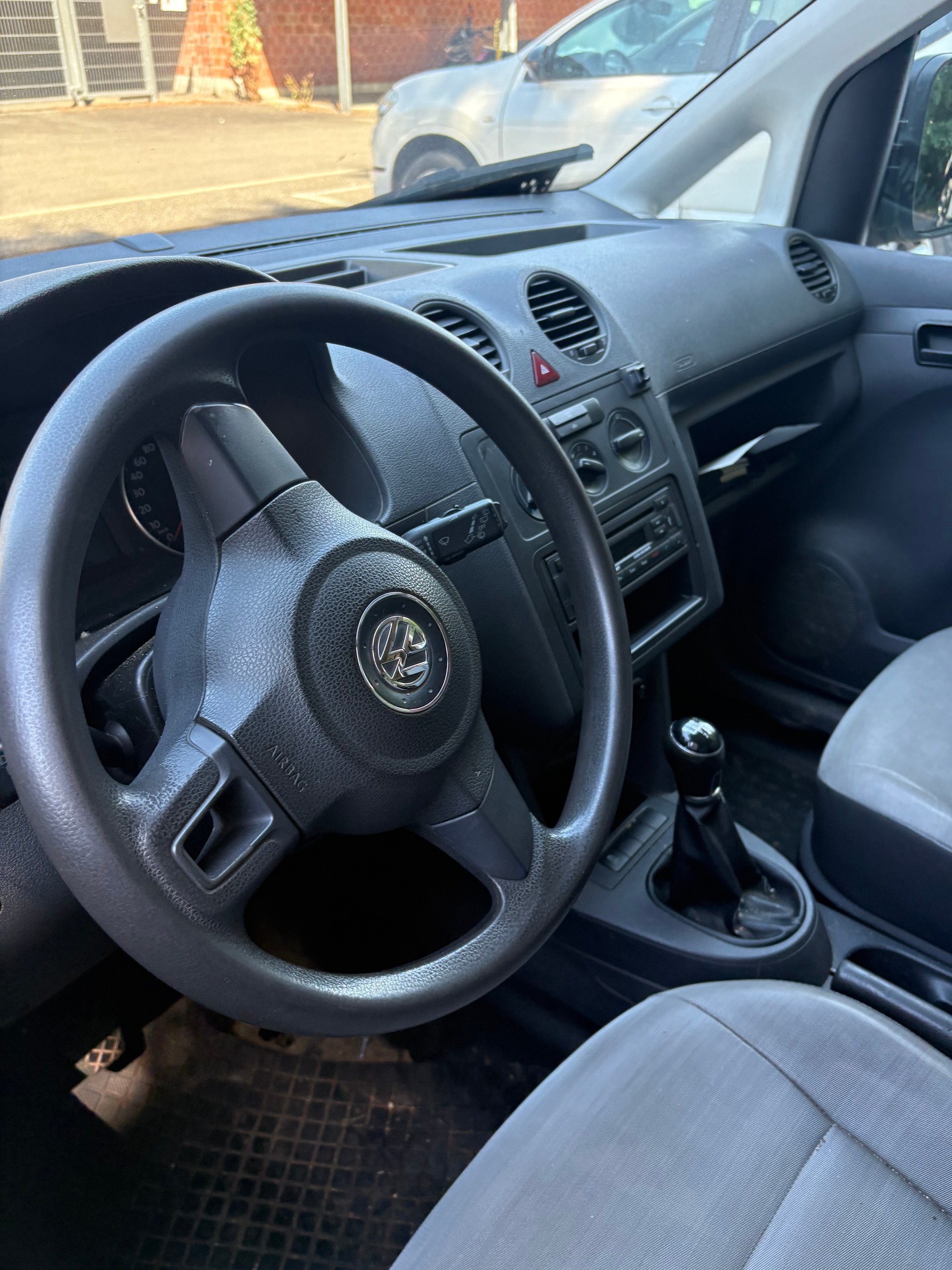 VW Caddy 2.0 TDI 4Motion-image-10