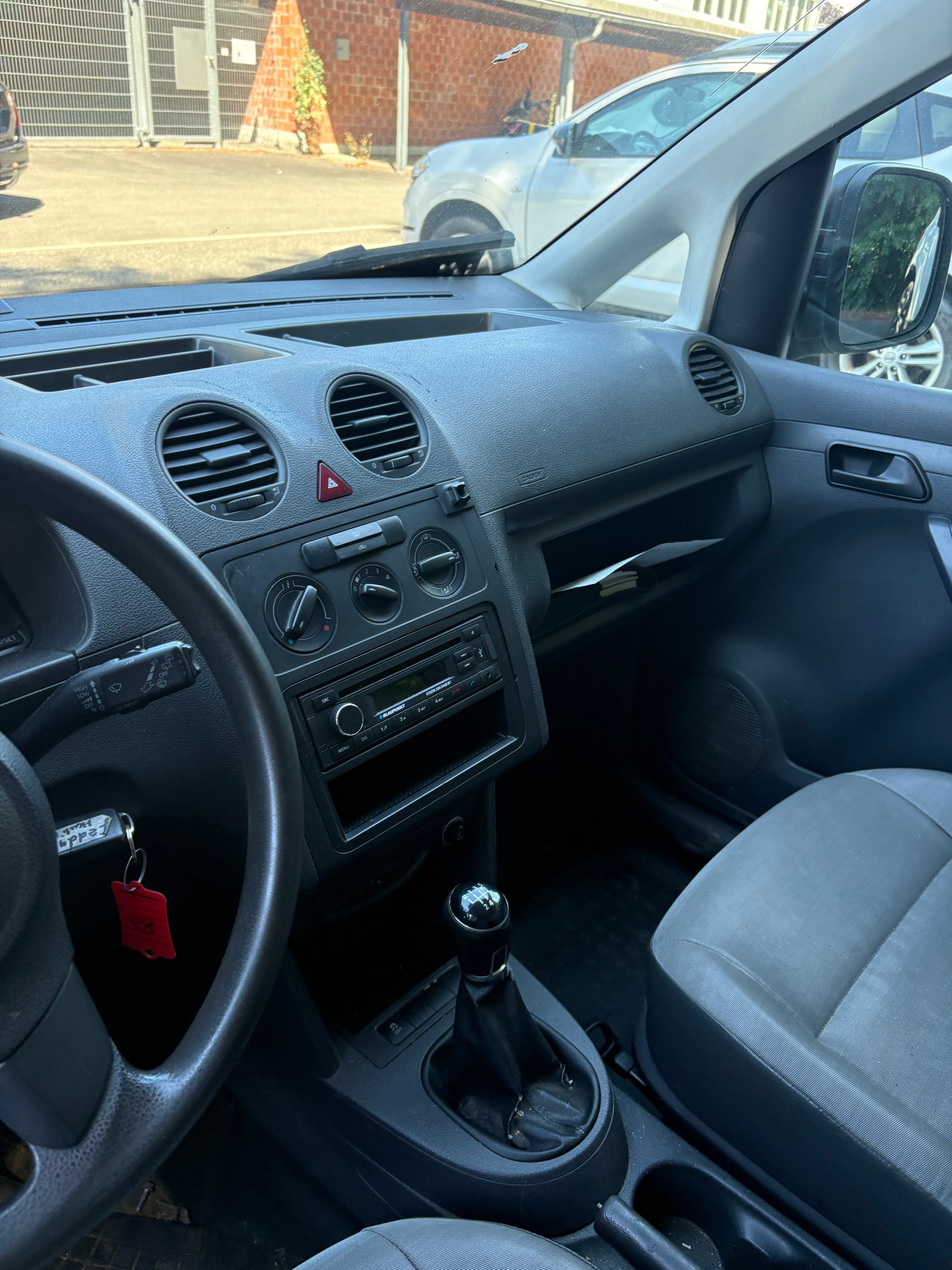 VW Caddy 2.0 TDI 4Motion-image-11