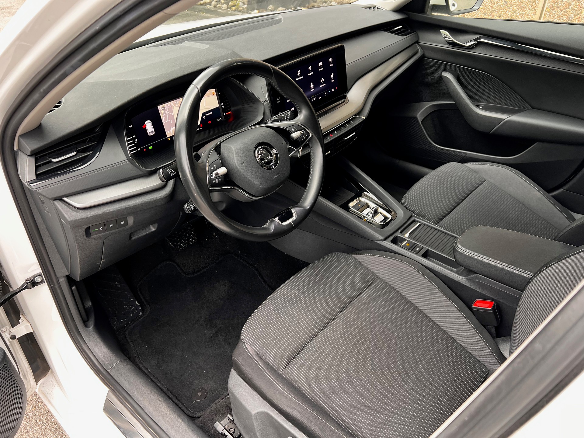 SKODA Octavia Combi 2.0 TDI DSG Ambition 4x4-image-7