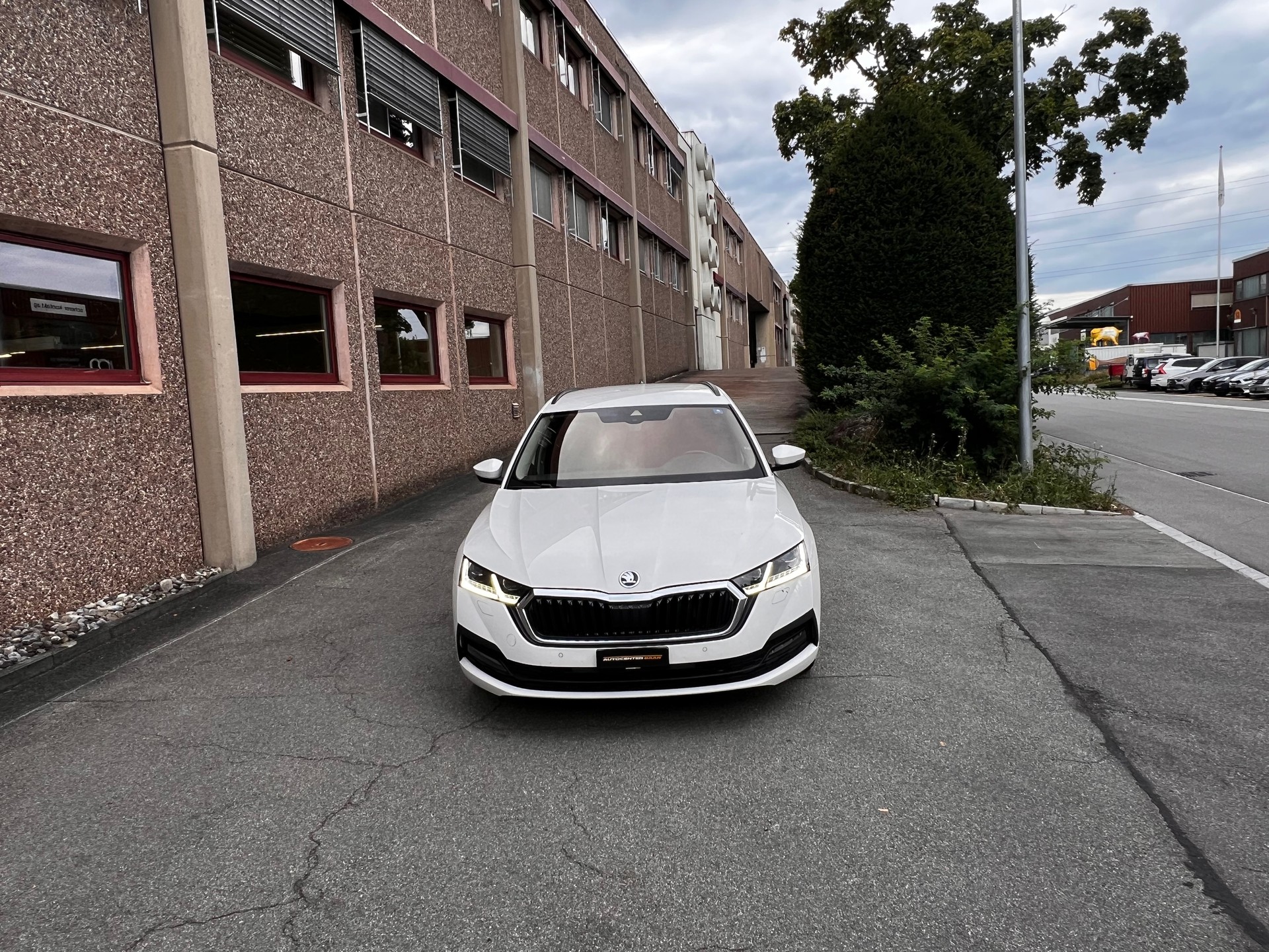 SKODA Octavia Combi 2.0 TDI DSG Ambition 4x4-showroom-element-2