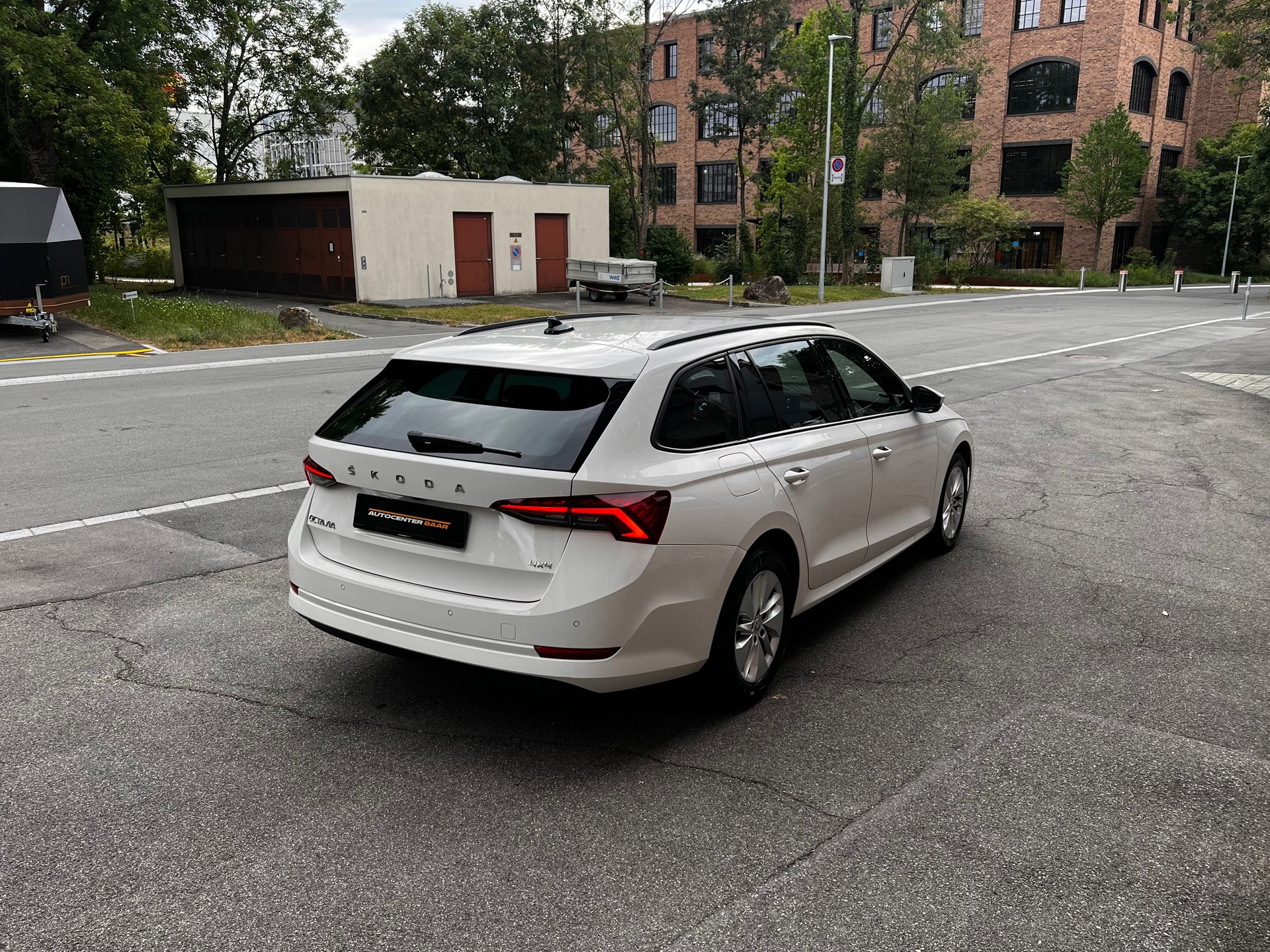 SKODA Octavia Combi 2.0 TDI DSG Ambition 4x4-image-6