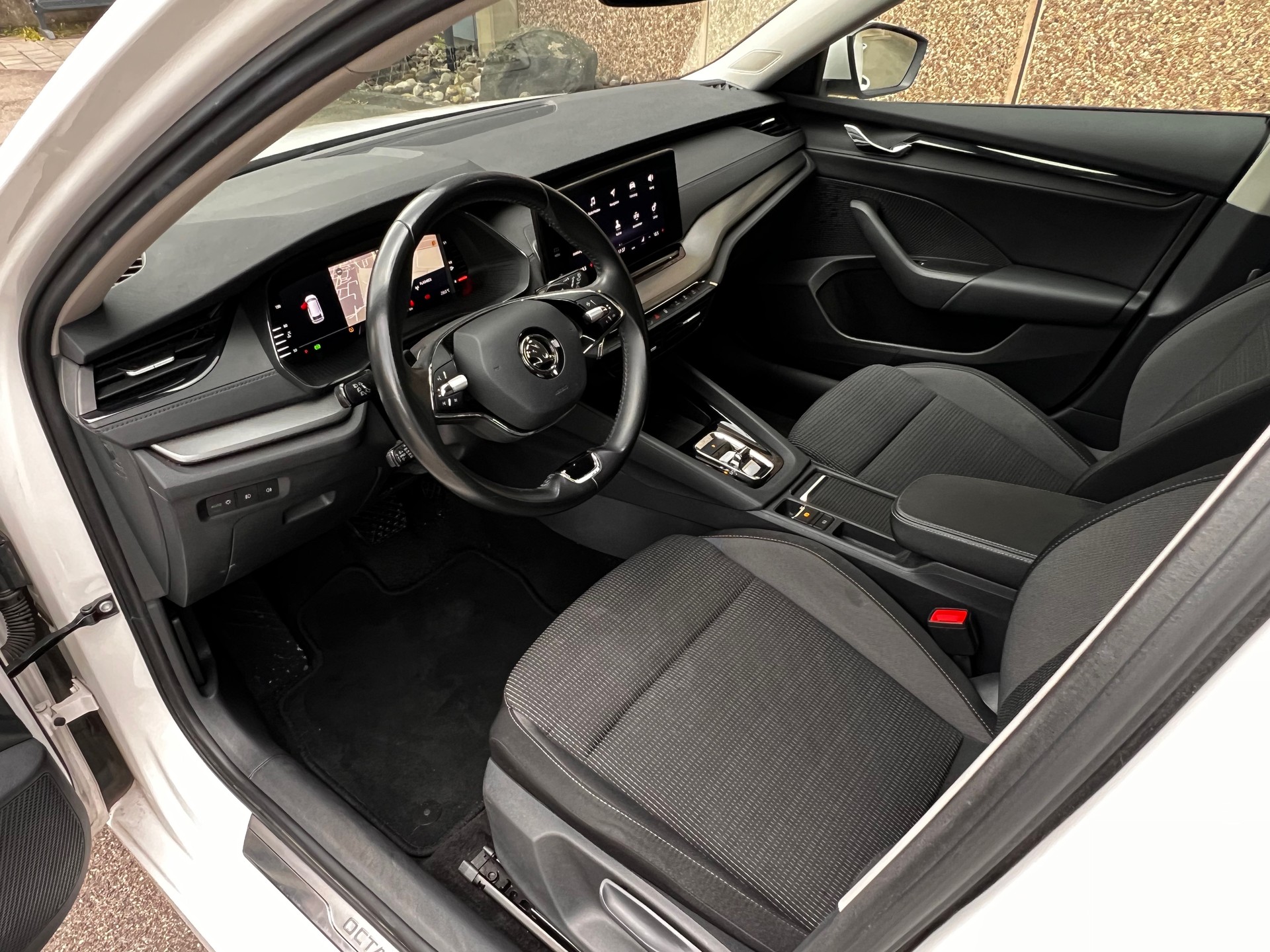 SKODA Octavia Combi 2.0 TDI DSG Ambition 4x4-image-9